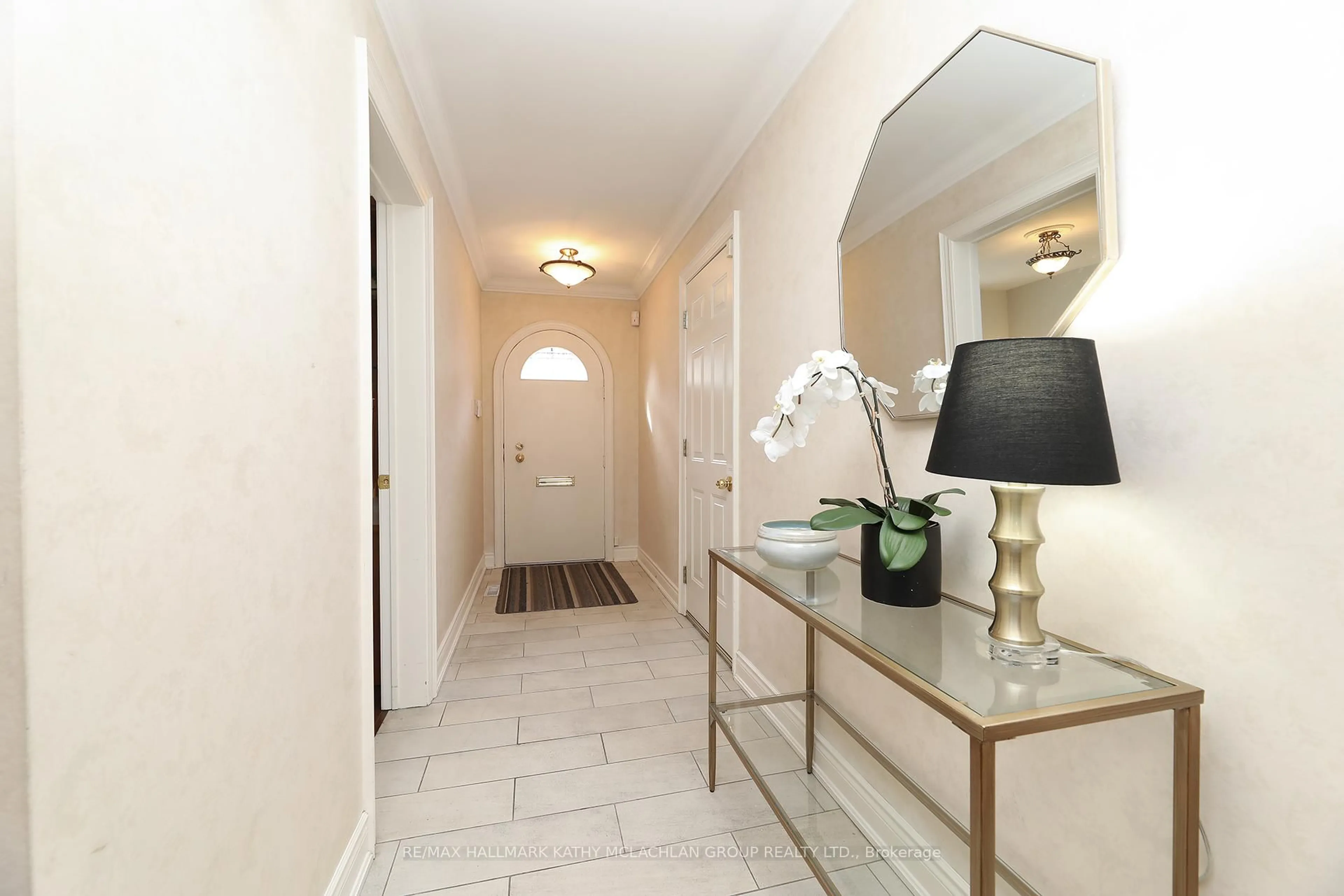 Indoor entryway for 38 Crimson Millway, Toronto Ontario M2L 1T6