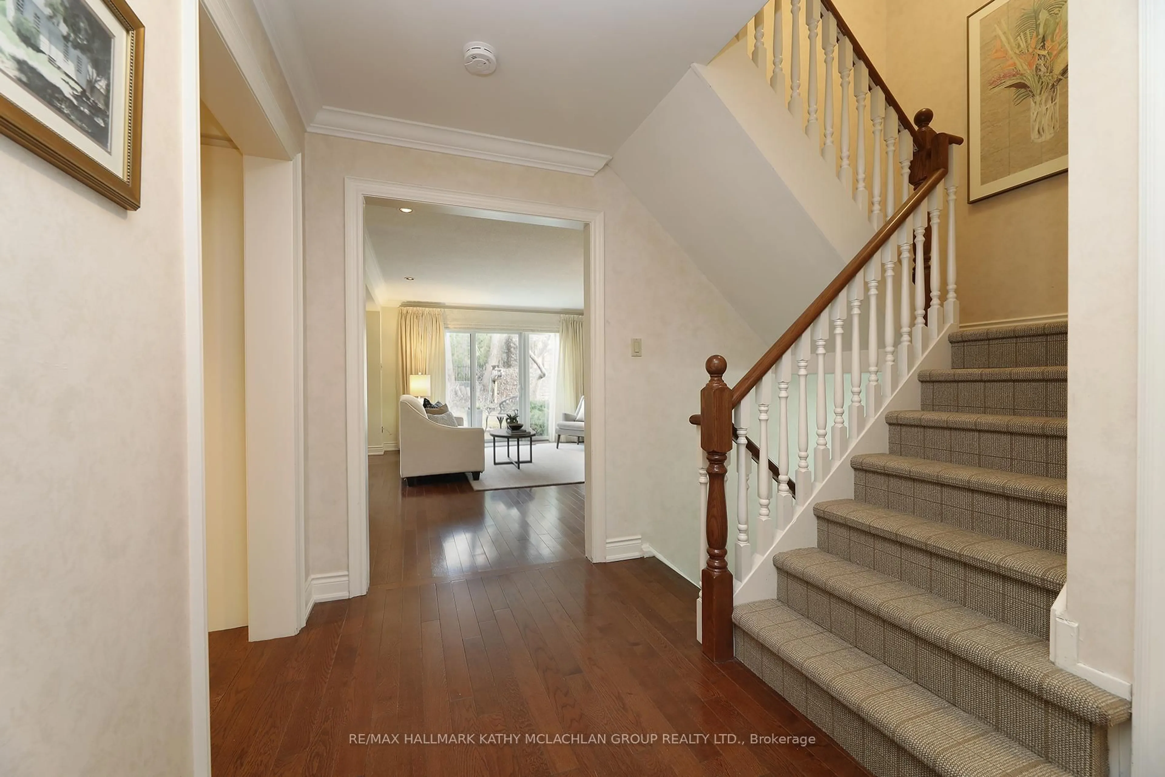 Indoor foyer for 38 Crimson Millway, Toronto Ontario M2L 1T6