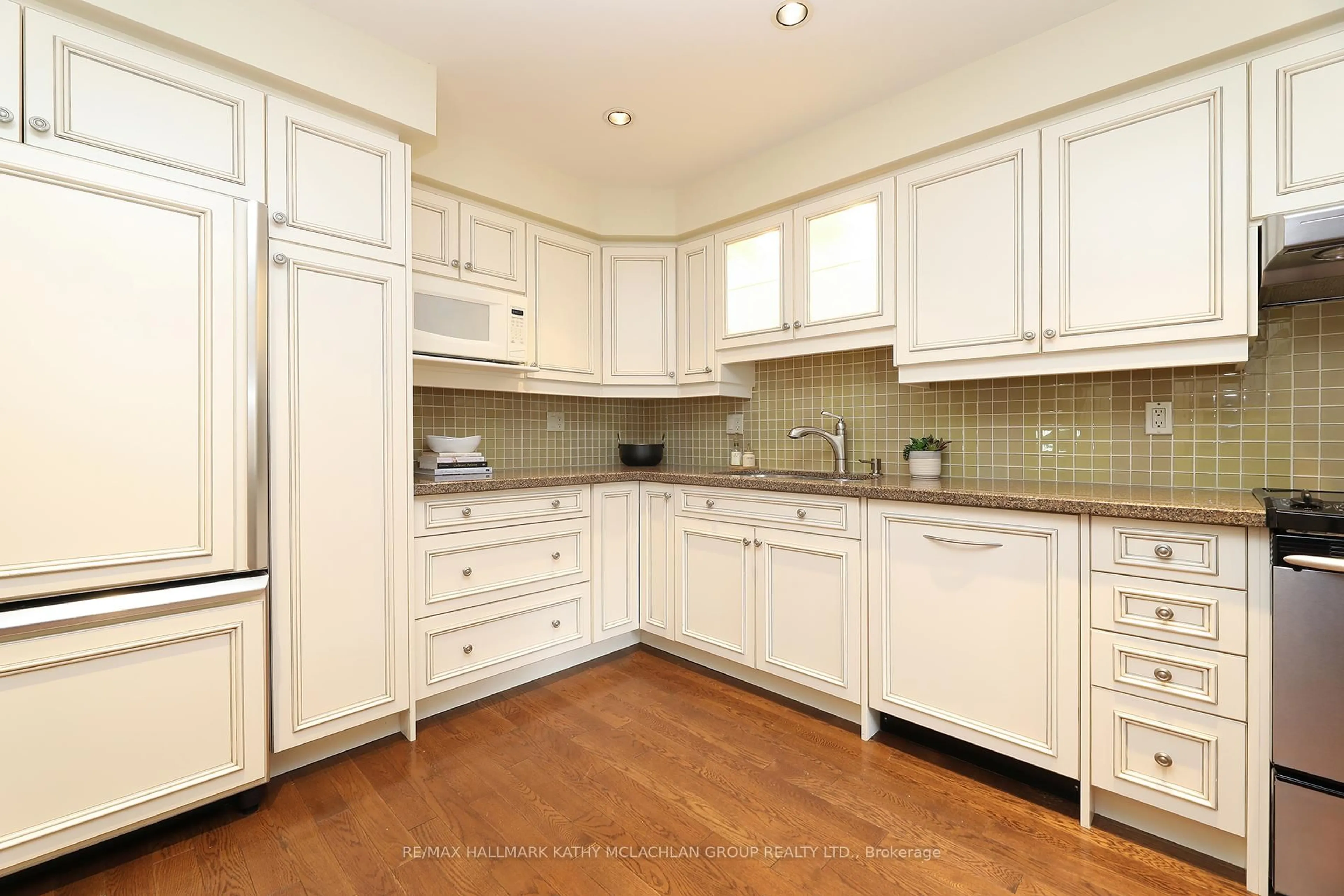 Standard kitchen, ceramic/tile floor for 38 Crimson Millway, Toronto Ontario M2L 1T6