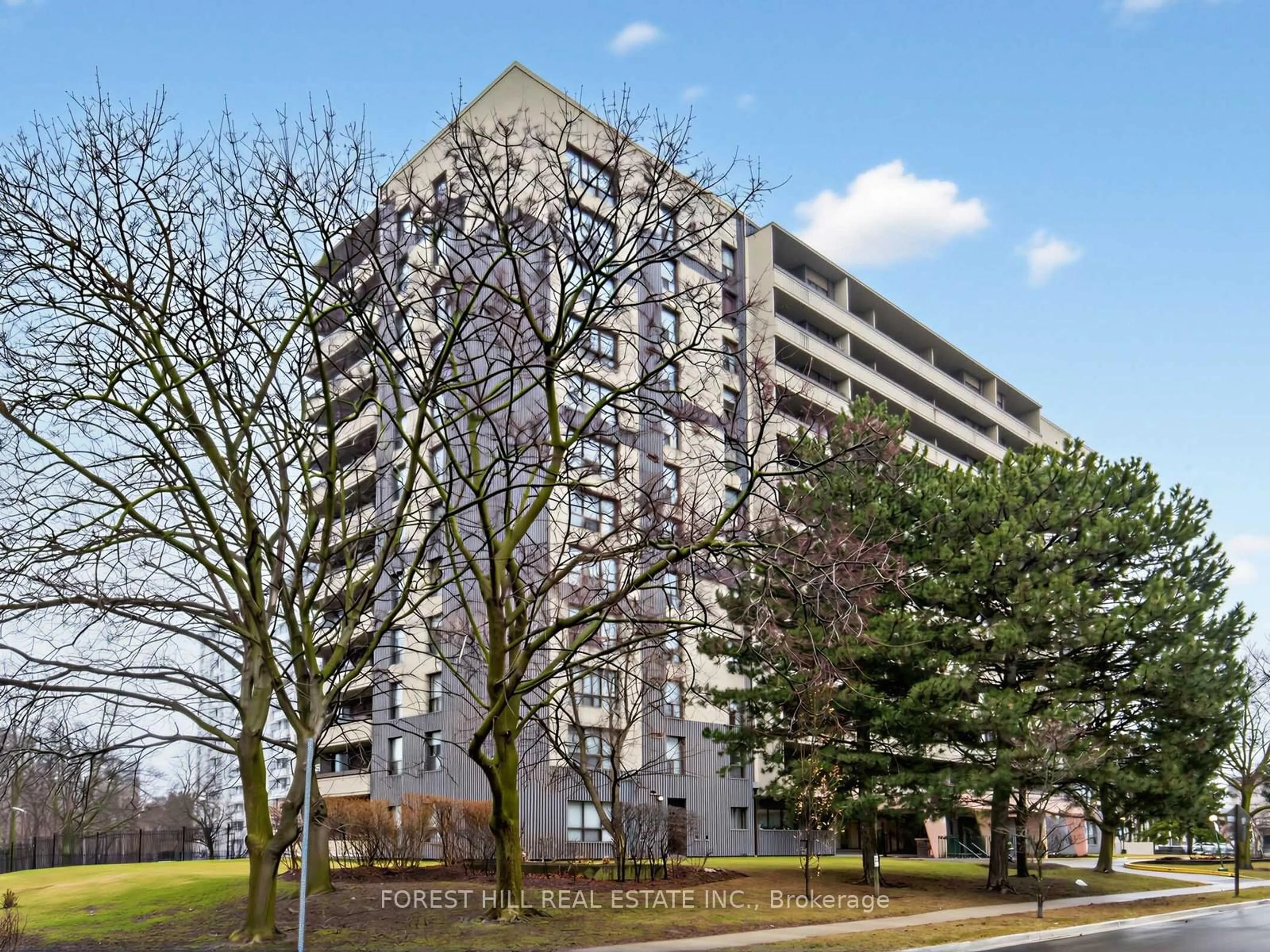 A pic from outside/outdoor area/front of a property/back of a property/a pic from drone, building for 100 Canyon Ave #905, Toronto Ontario M3H 5T9