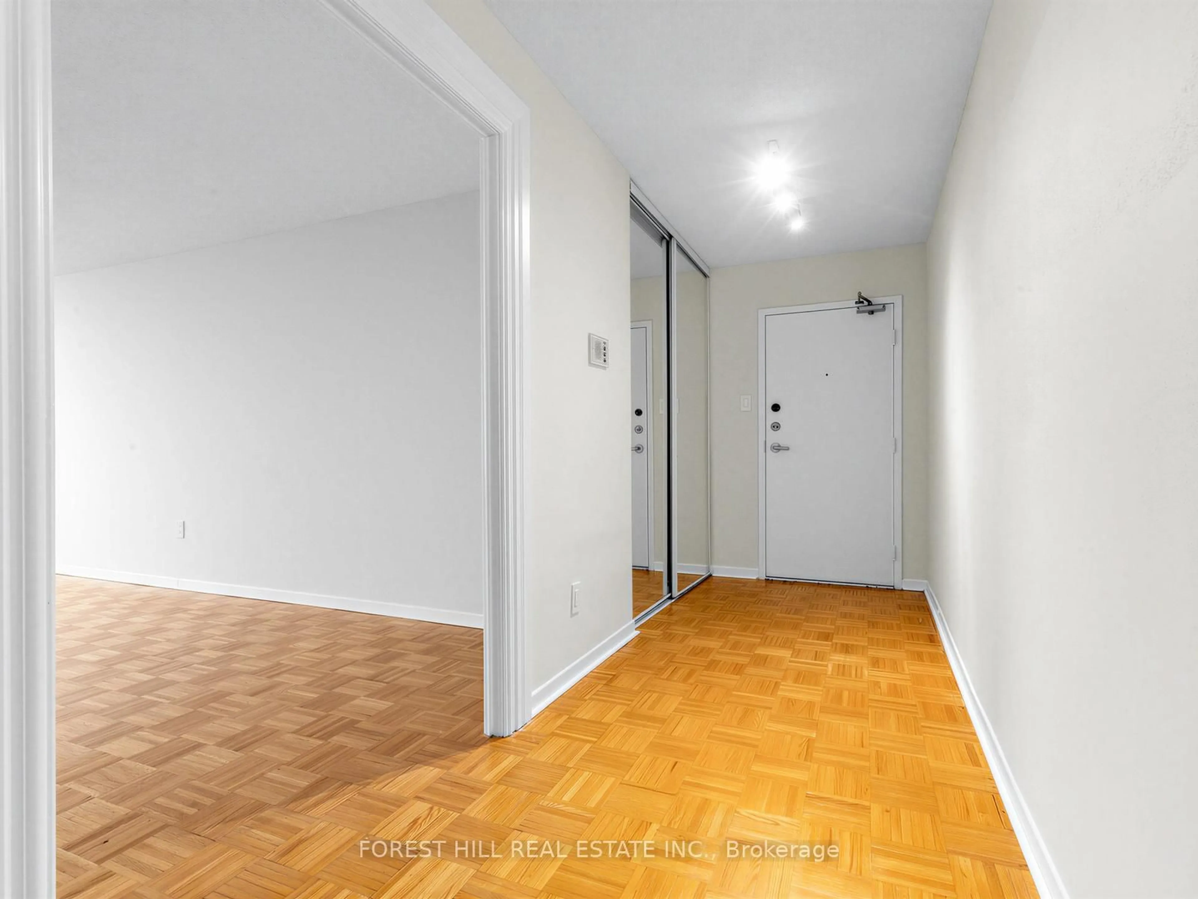 Indoor foyer for 100 Canyon Ave #905, Toronto Ontario M3H 5T9