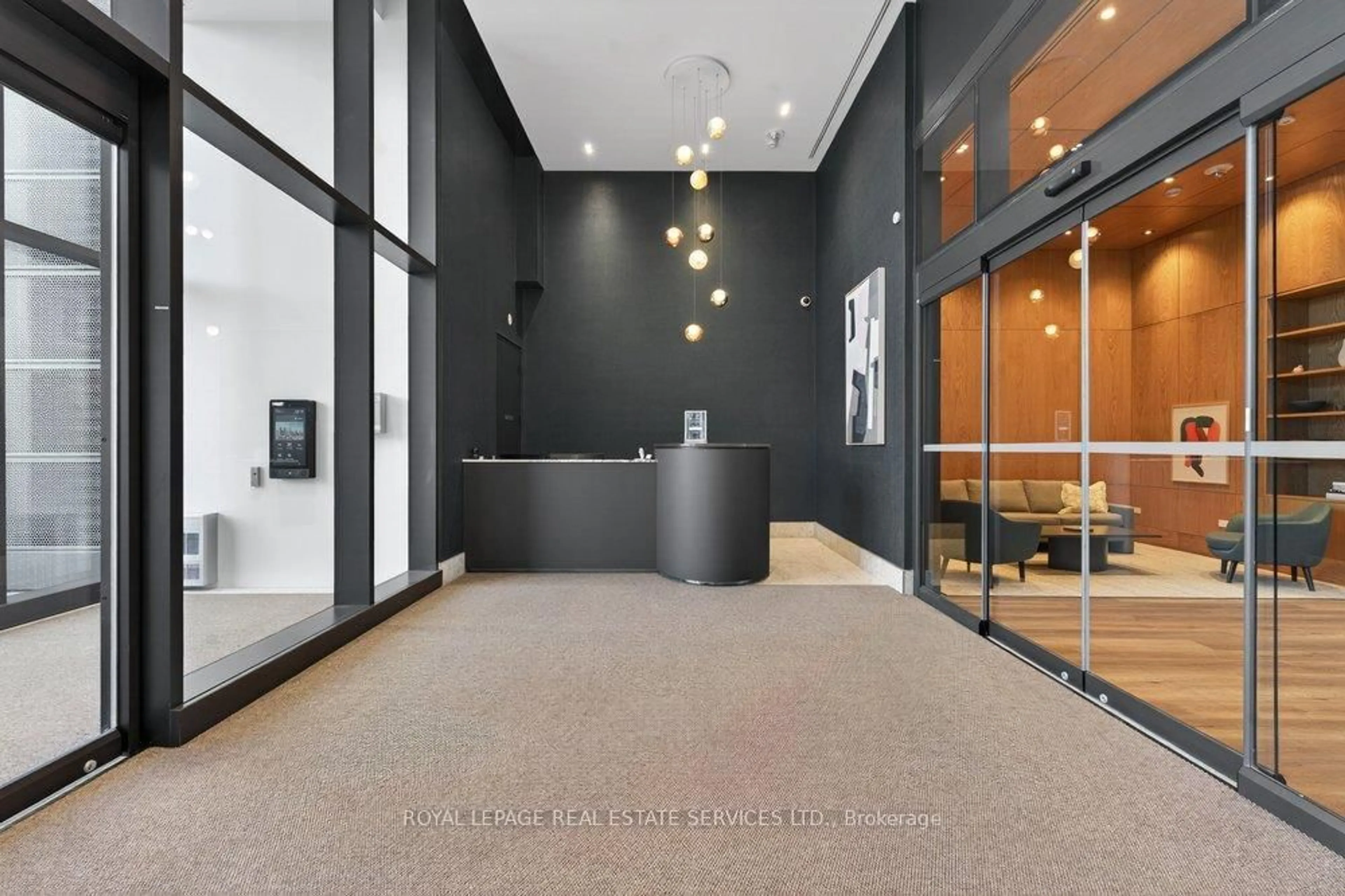 Indoor foyer for 1414 Bayview Ave #502, Toronto Ontario M4G 3A7