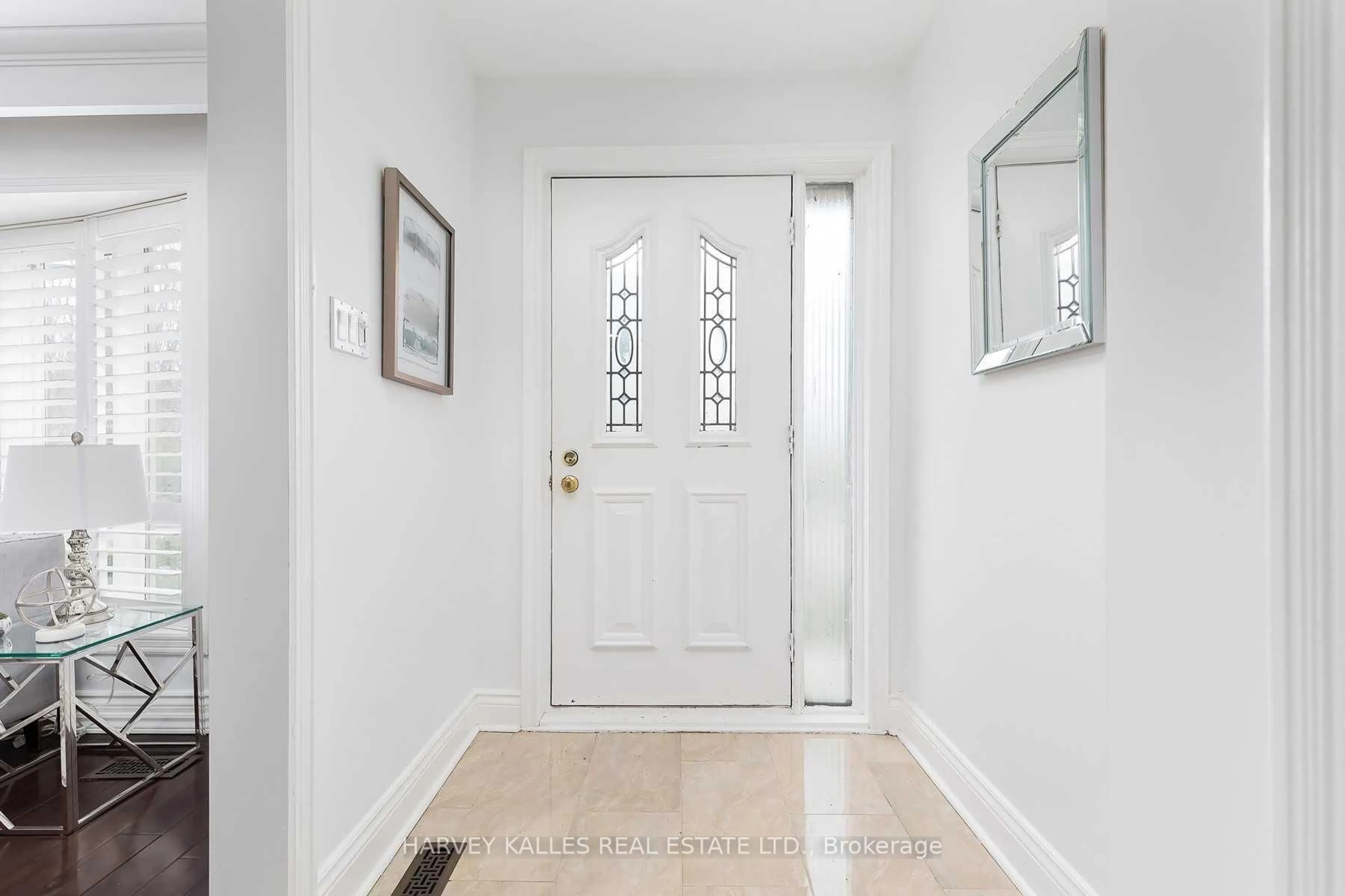 Indoor entryway for 48 Bunty Lane, Toronto Ontario M2K 1W6