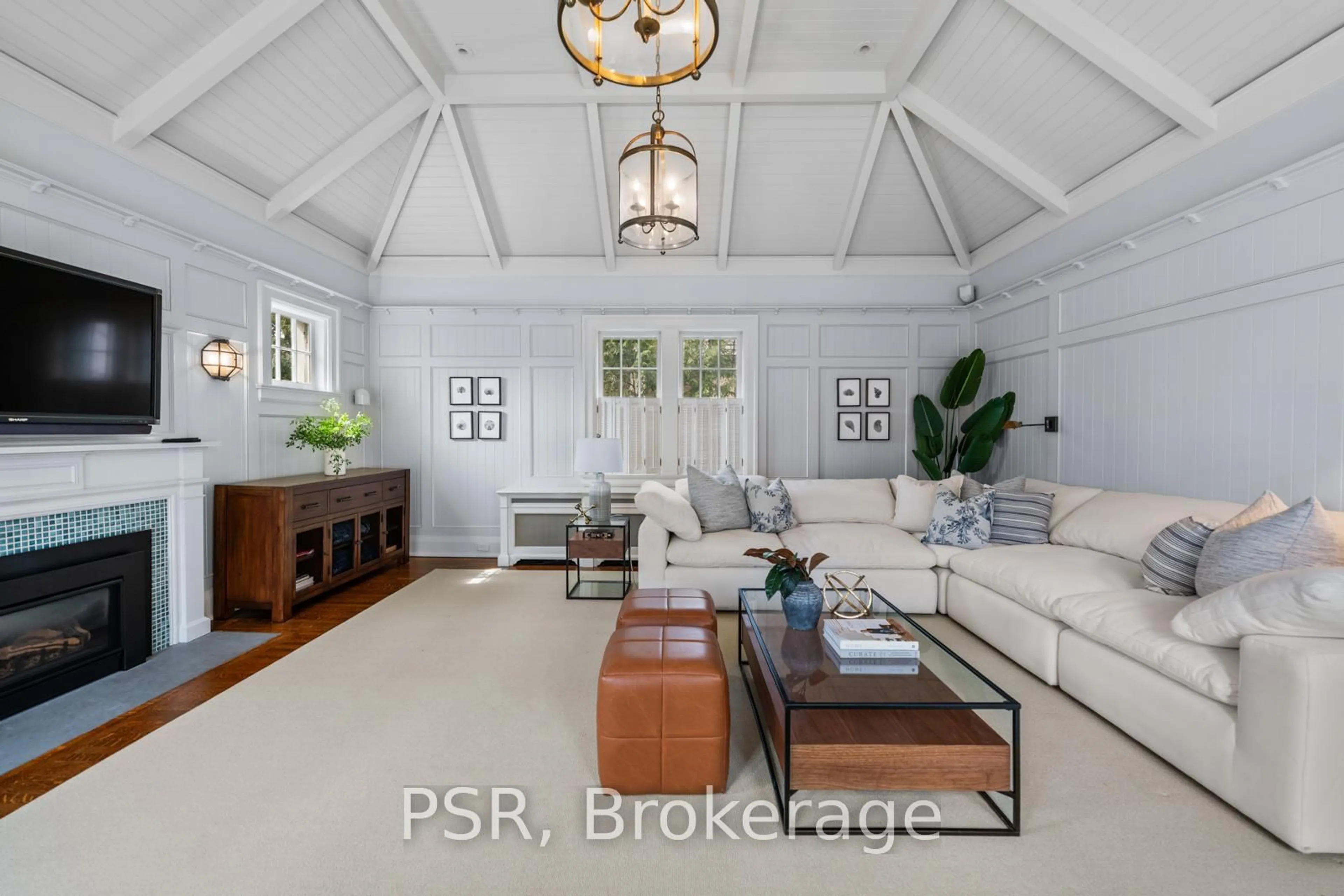 Living room with furniture, unknown for 80 Old Forest Hill Rd, Toronto Ontario M5P 2R5