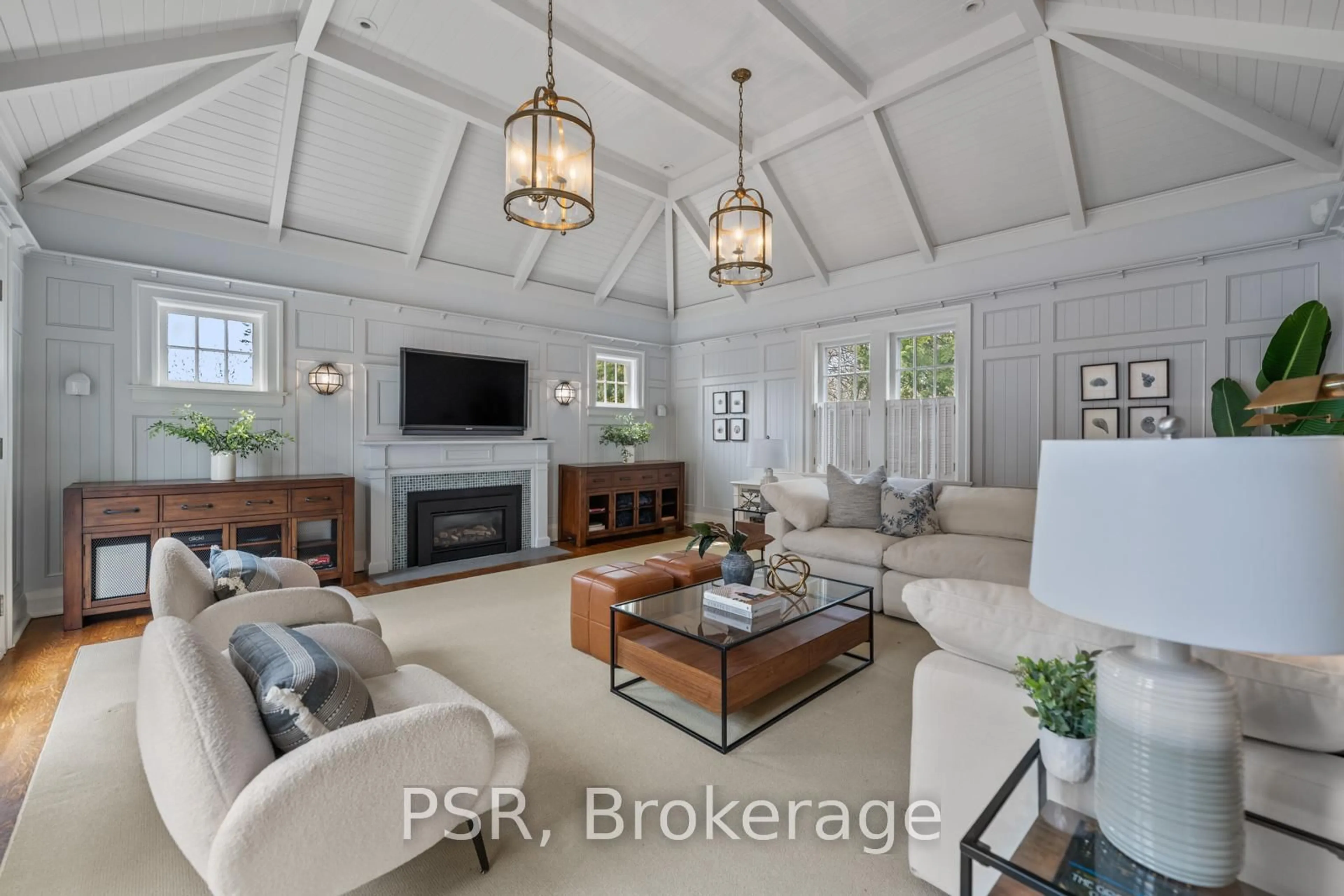 Living room with furniture, unknown for 80 Old Forest Hill Rd, Toronto Ontario M5P 2R5