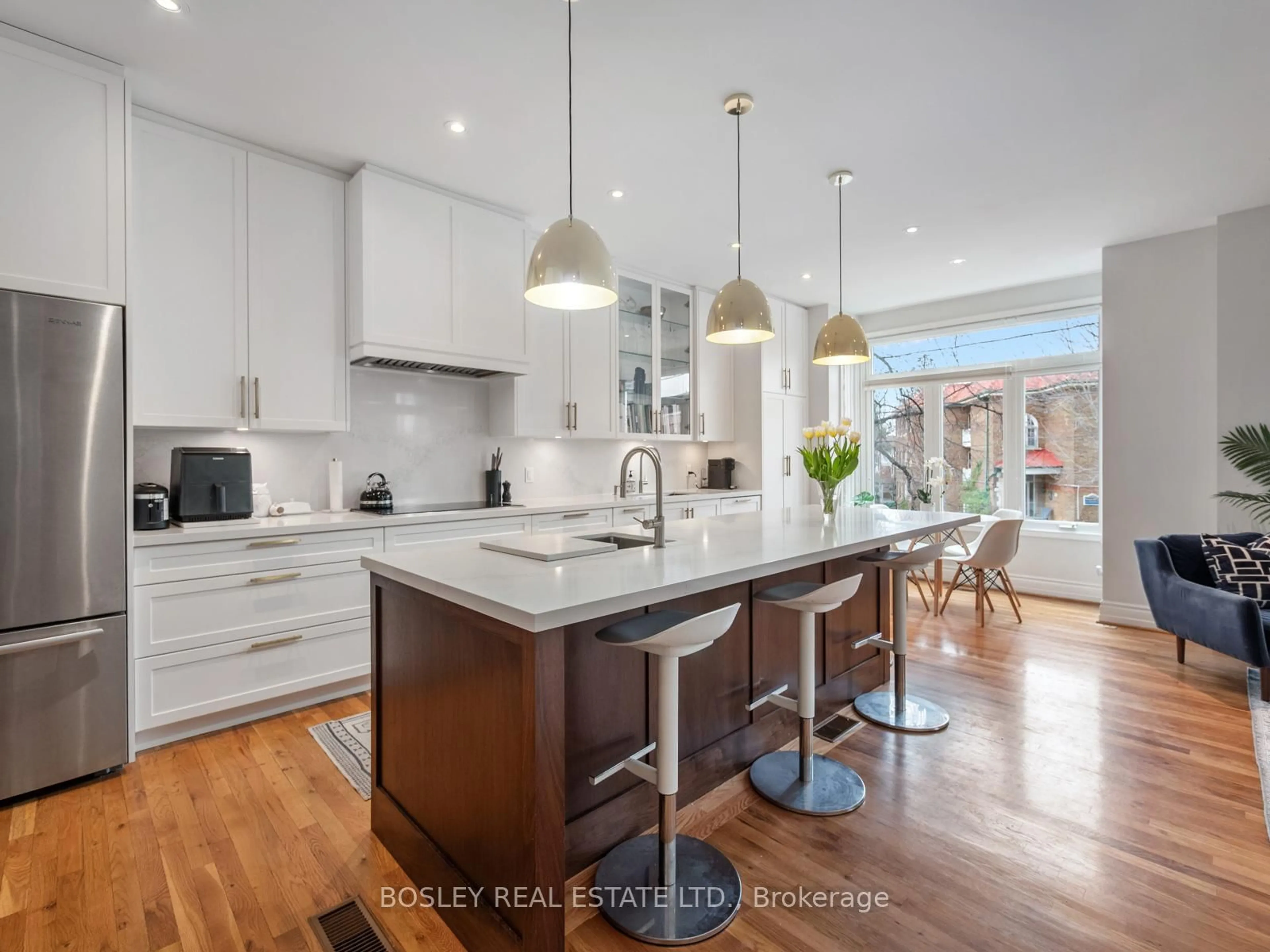 Contemporary kitchen, unknown for 8 De Savery Cres, Toronto Ontario M4S 2L2