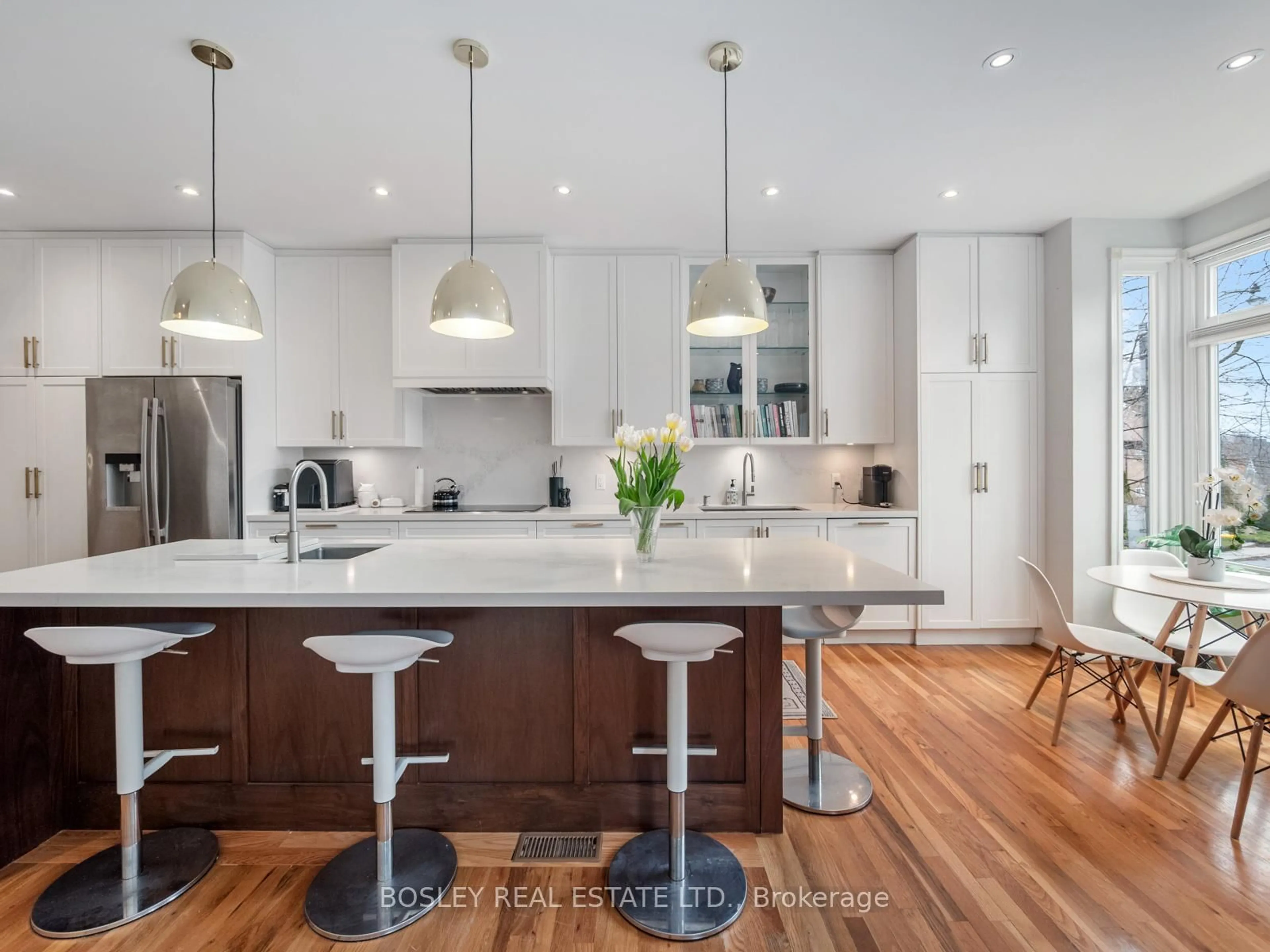 Contemporary kitchen, wood/laminate floor for 8 De Savery Cres, Toronto Ontario M4S 2L2
