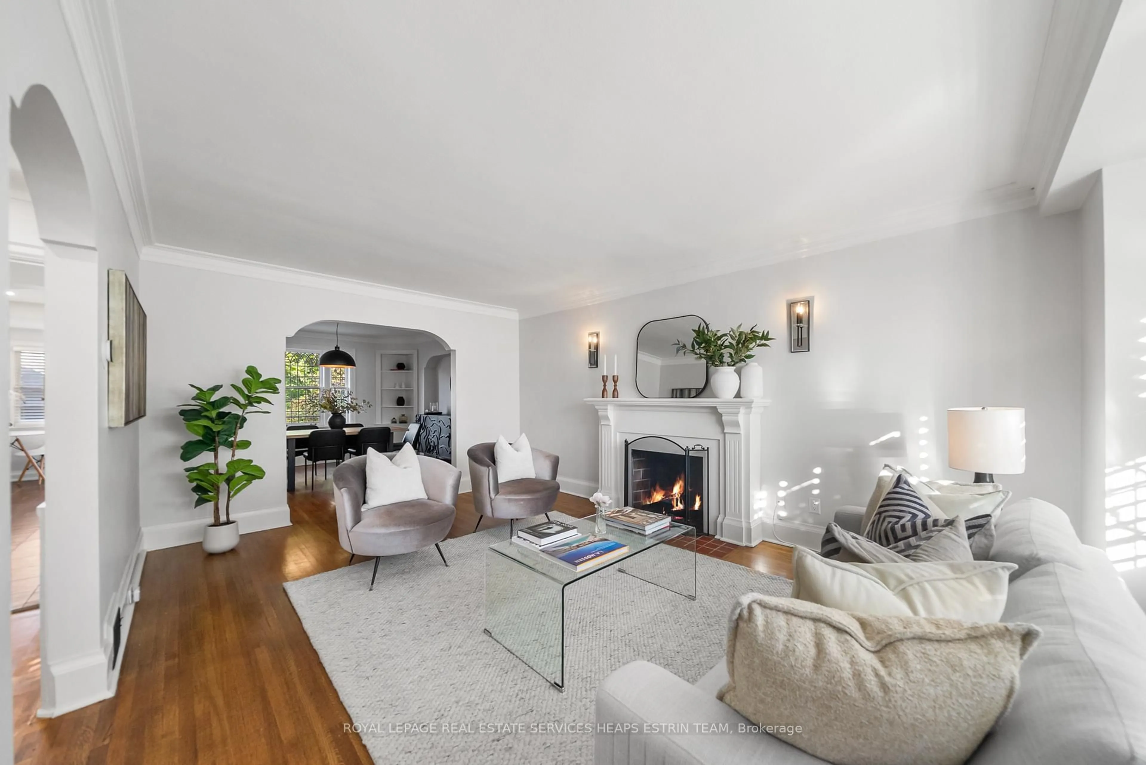 Living room with furniture, unknown for 10 Heather Rd, Toronto Ontario M4G 3G3