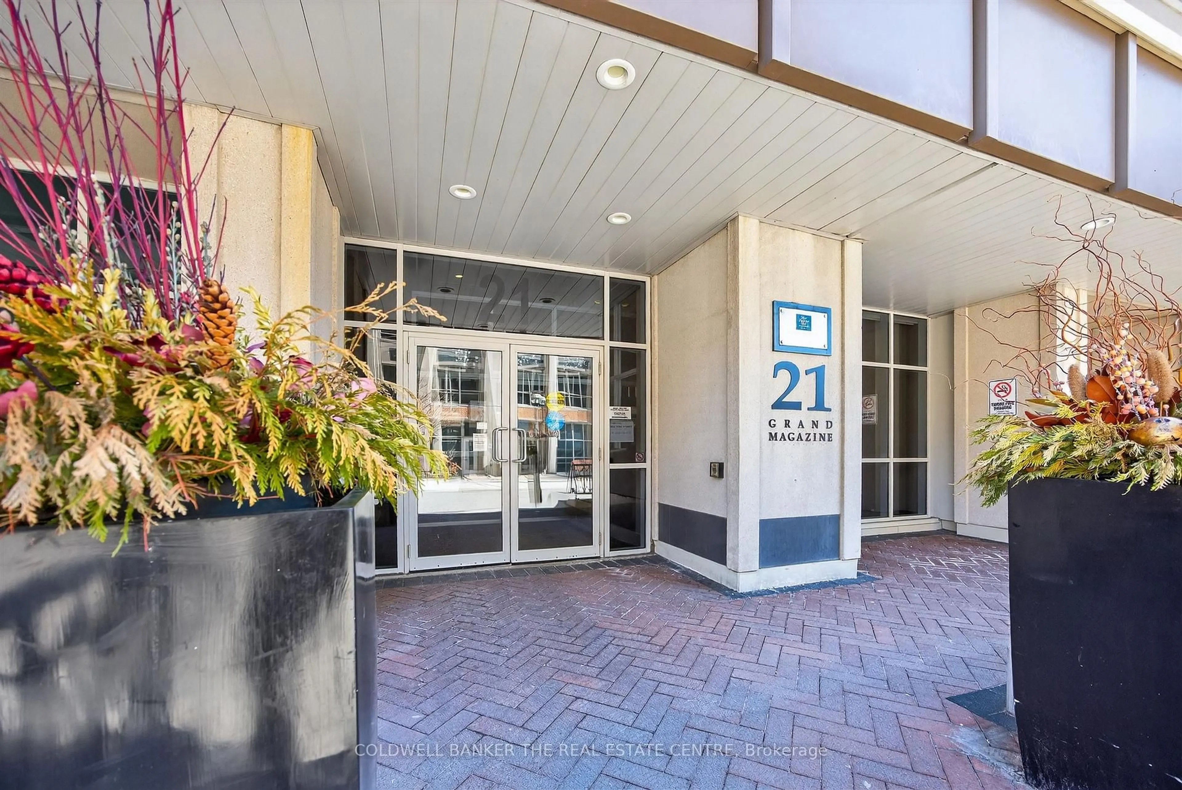 Indoor foyer for 21 Grand Magazine St #2203, Toronto Ontario M5V 1B5