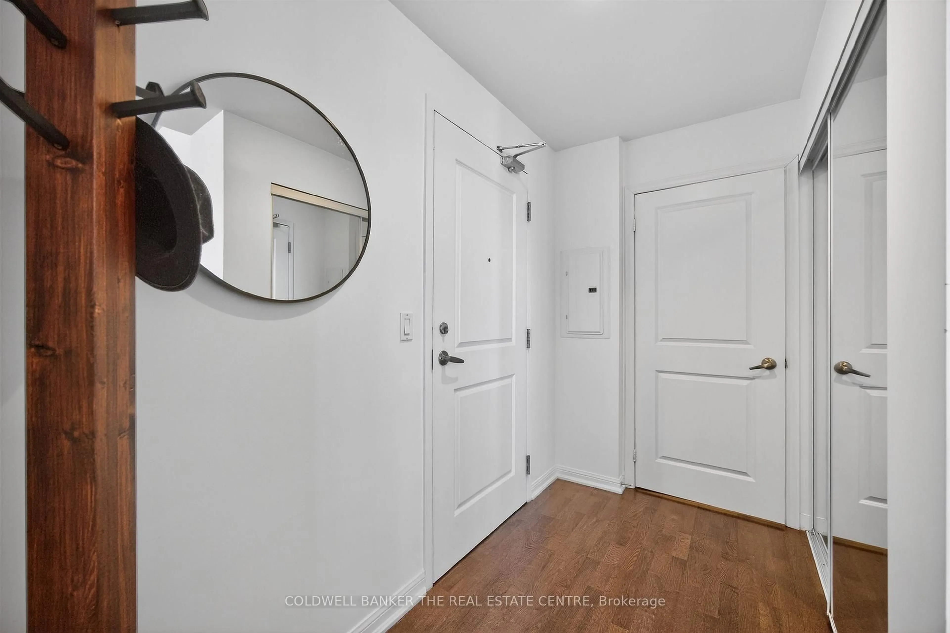 Indoor entryway for 21 Grand Magazine St #2203, Toronto Ontario M5V 1B5