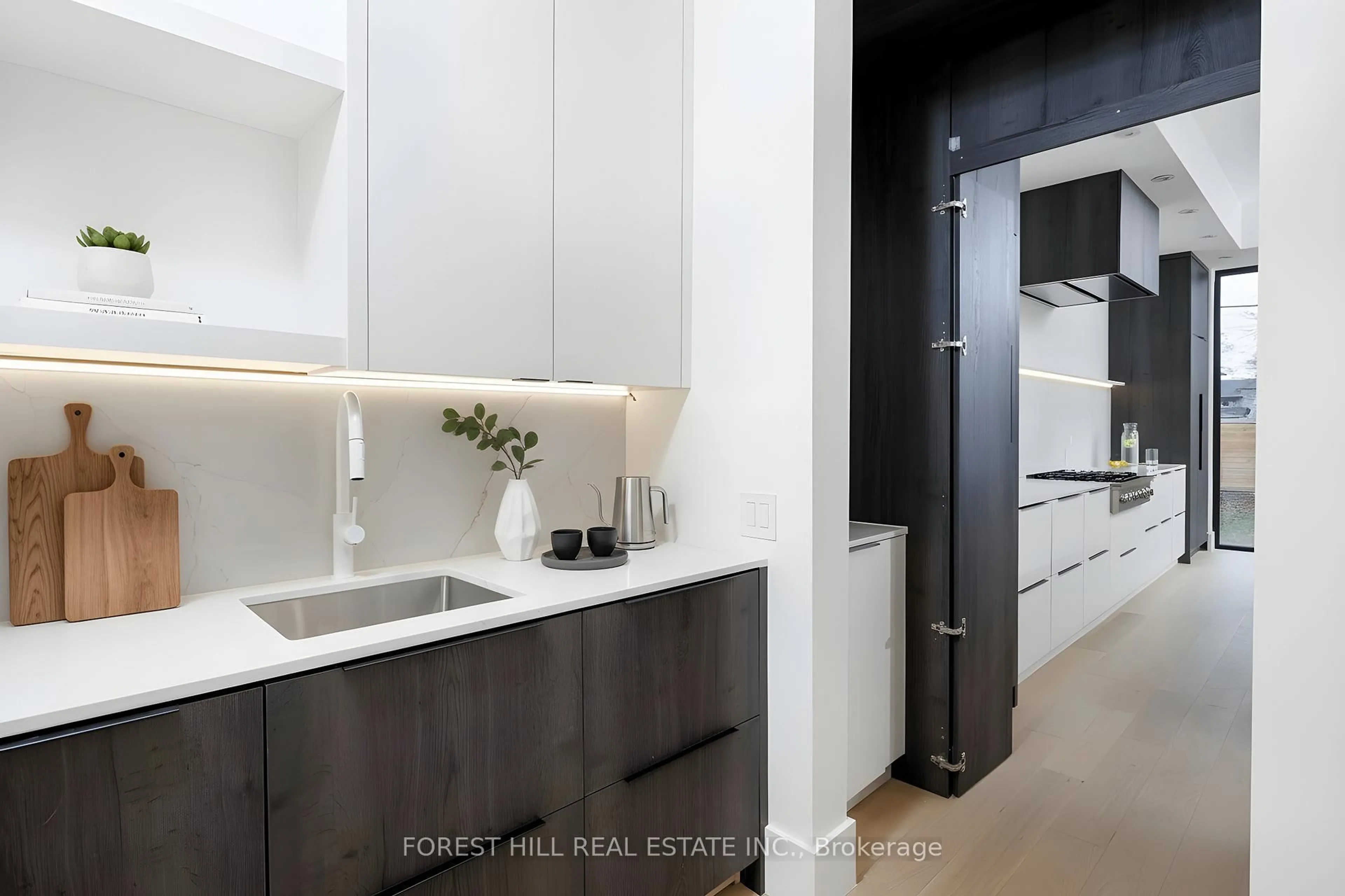 Unknown for 170 Ranee Ave, Toronto Ontario M6A 1N5