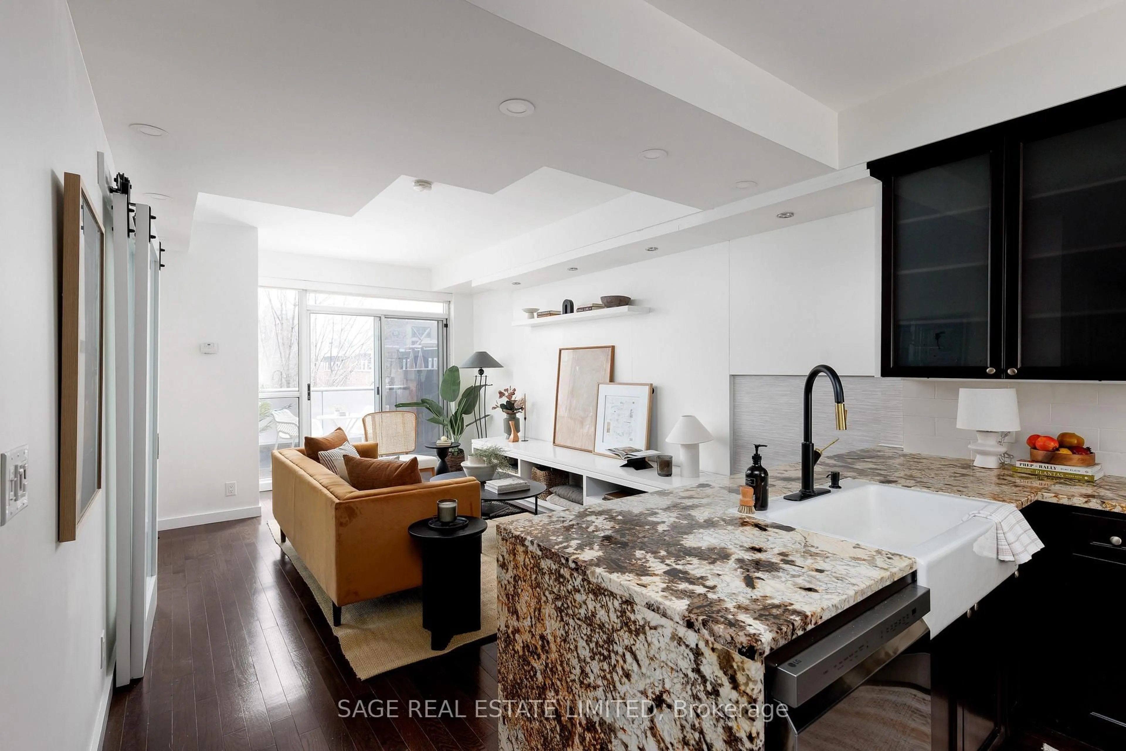 Open concept kitchen, ceramic/tile floor for 1005 King St #332, Toronto Ontario M6K 3M8