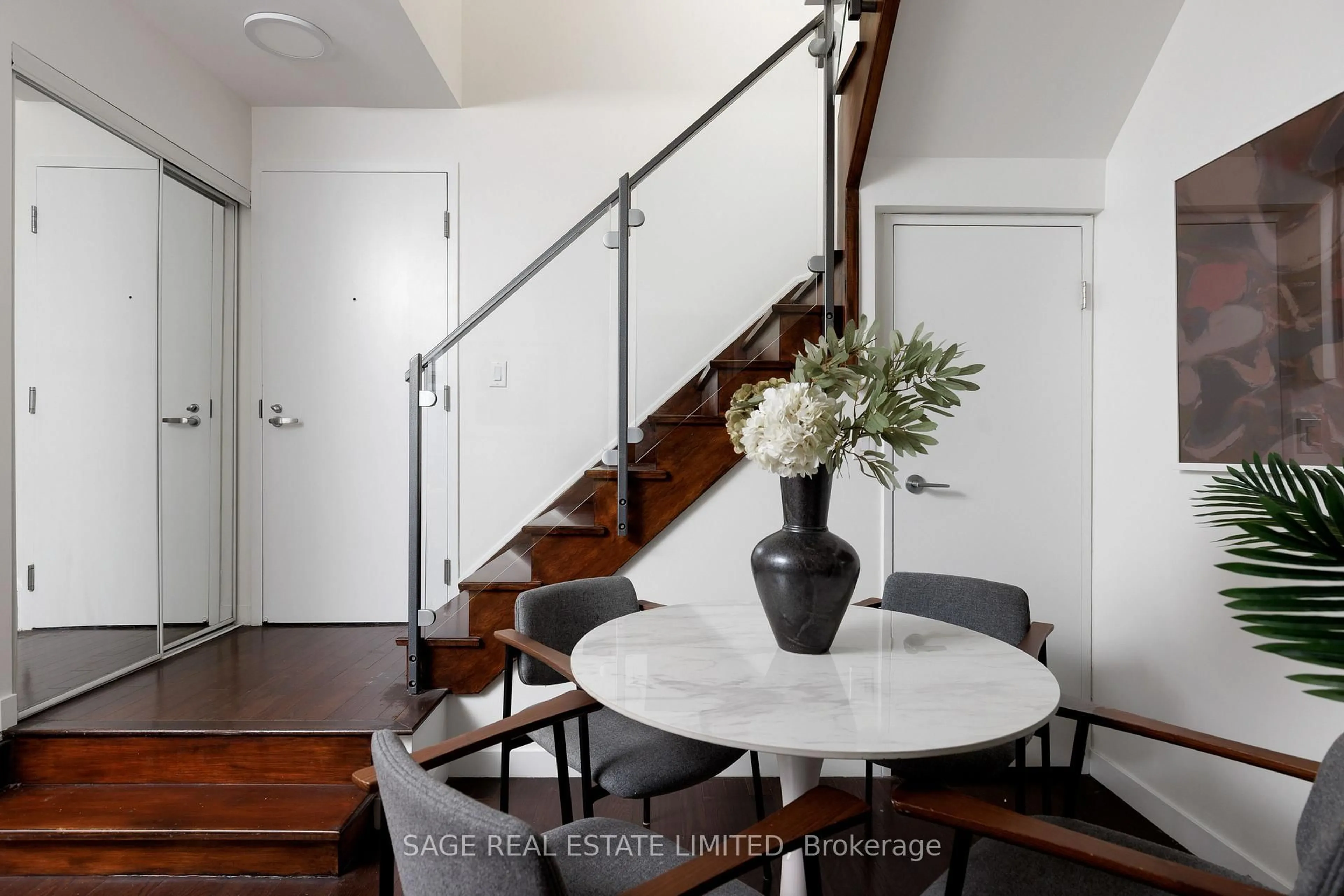 Unknown for 1005 King St #332, Toronto Ontario M6K 3M8