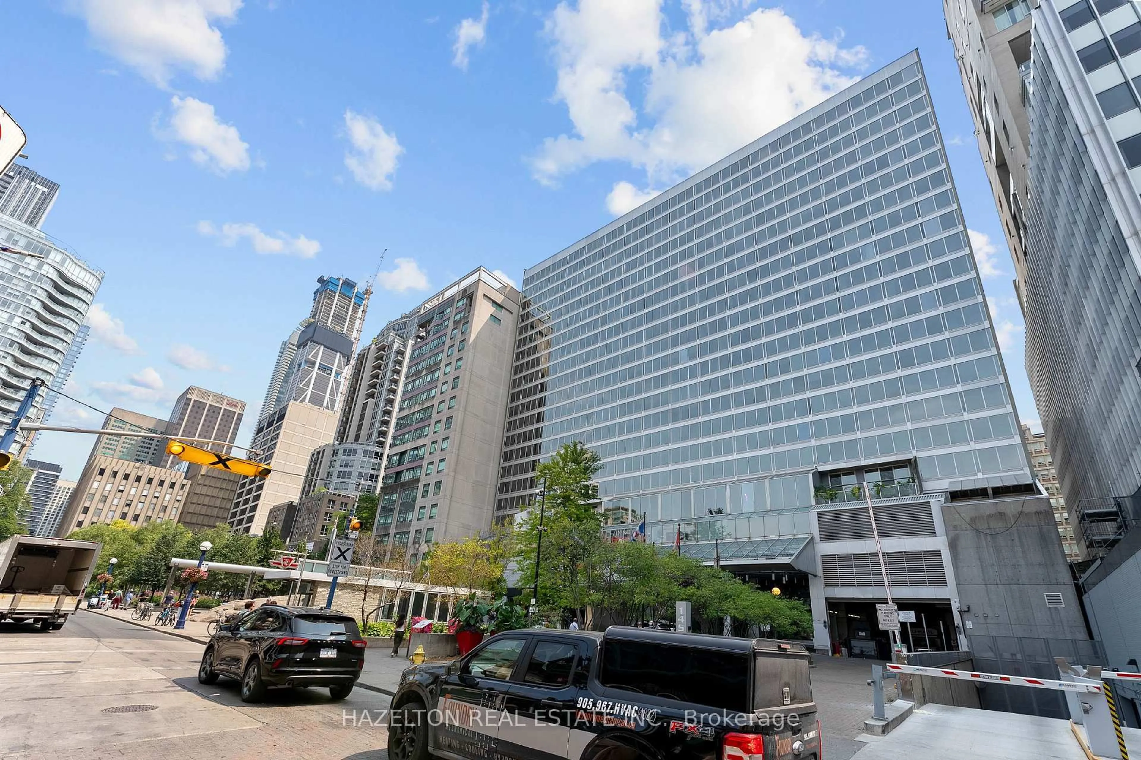 Patio, street for 110 Bloor St #1510, Toronto Ontario M5S 2W7