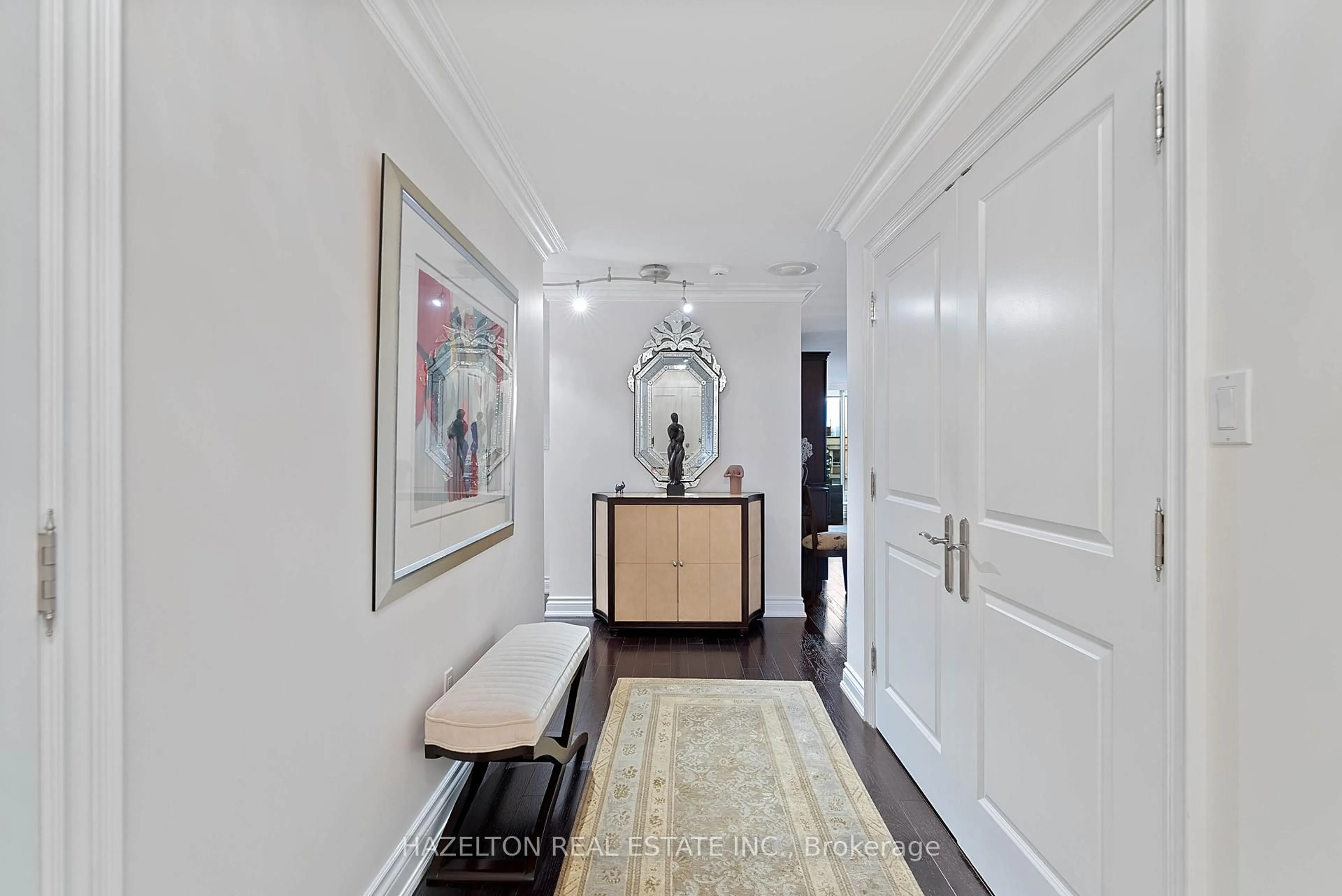 Indoor entryway for 110 Bloor St #1510, Toronto Ontario M5S 2W7