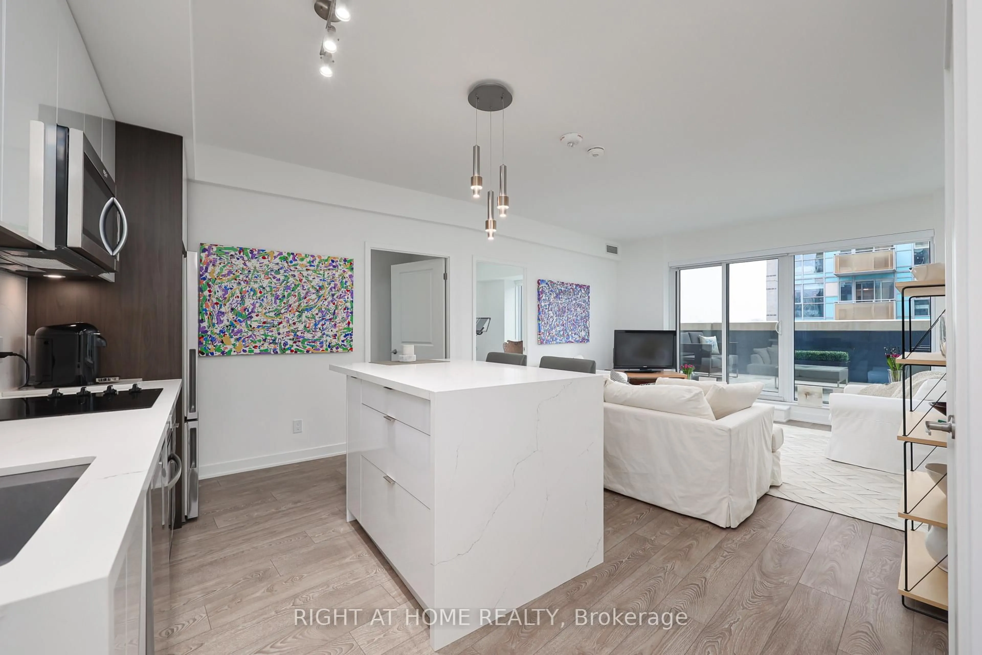 Unknown for 543 Richmond St #832, Toronto Ontario M5V 0W9