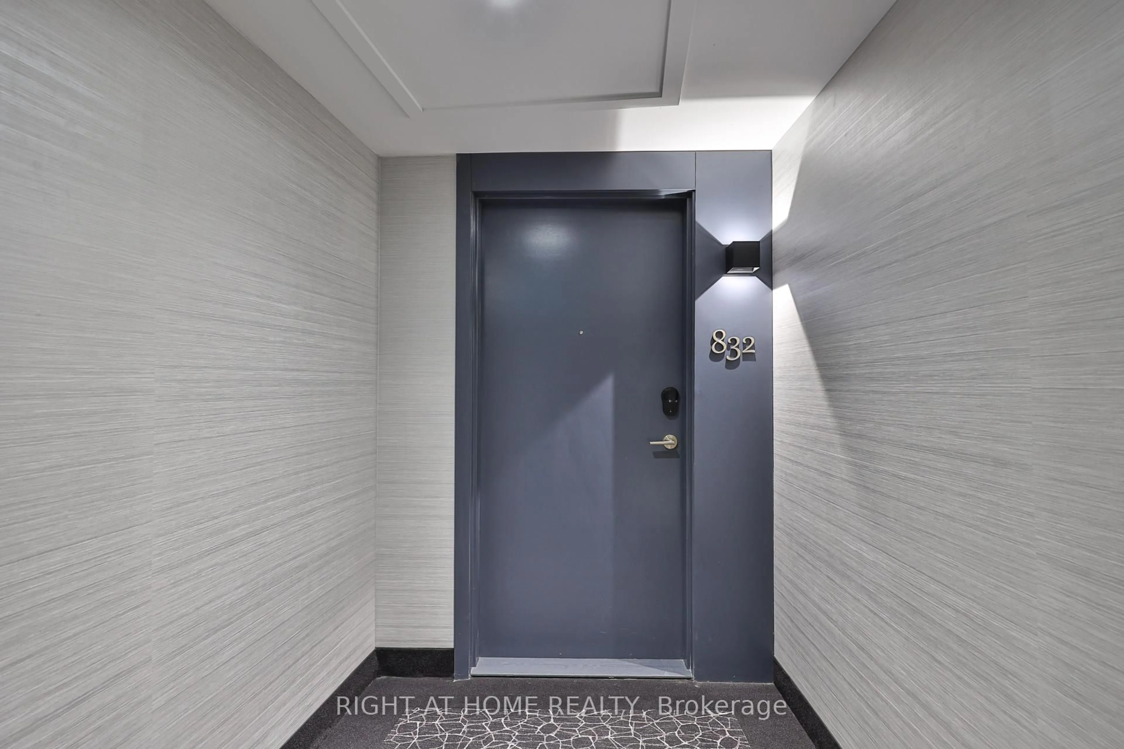 Indoor foyer for 543 Richmond St #832, Toronto Ontario M5V 0W9