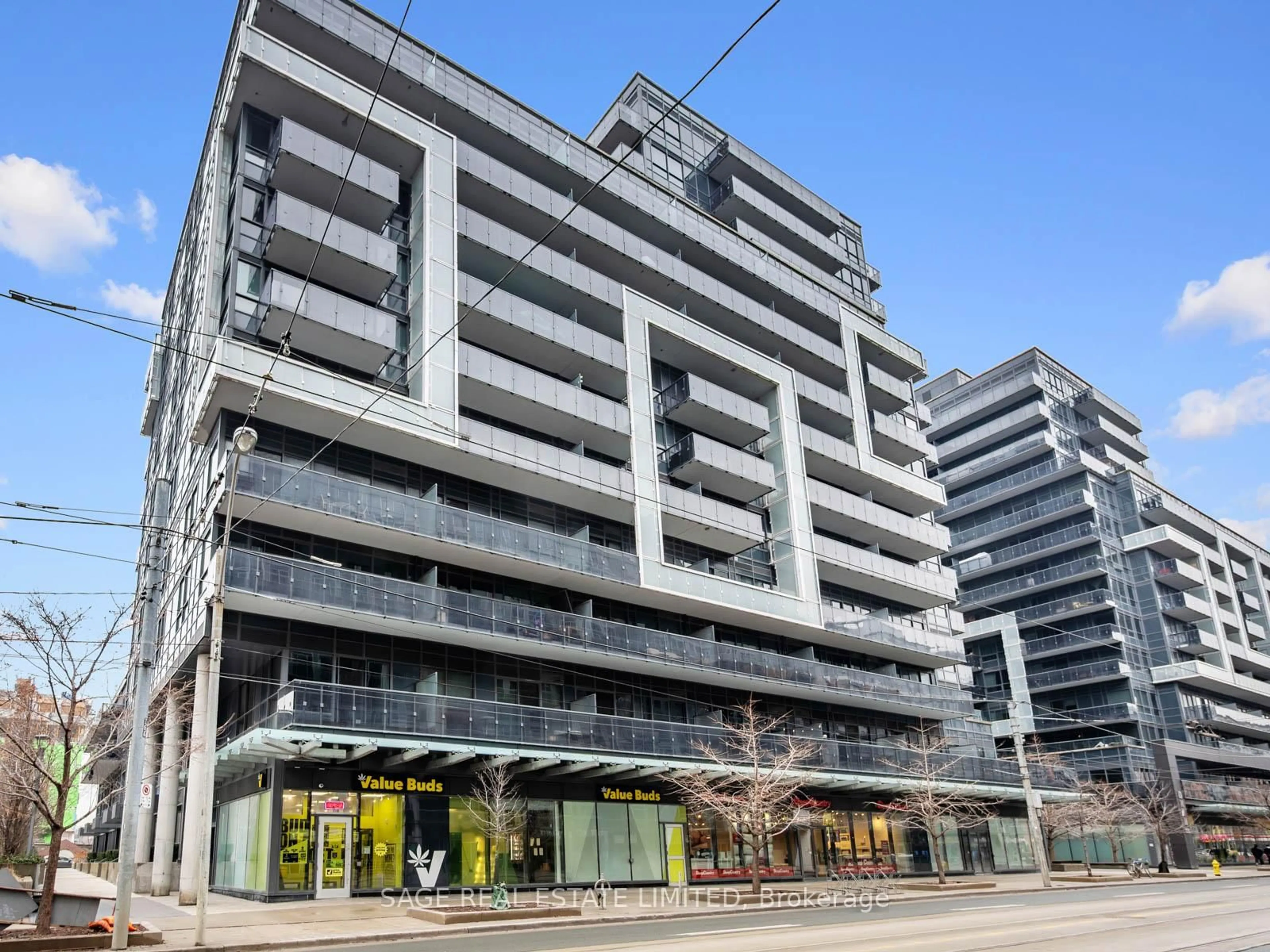 Indoor foyer for 1030 King St #233, Toronto Ontario M6K 0B4