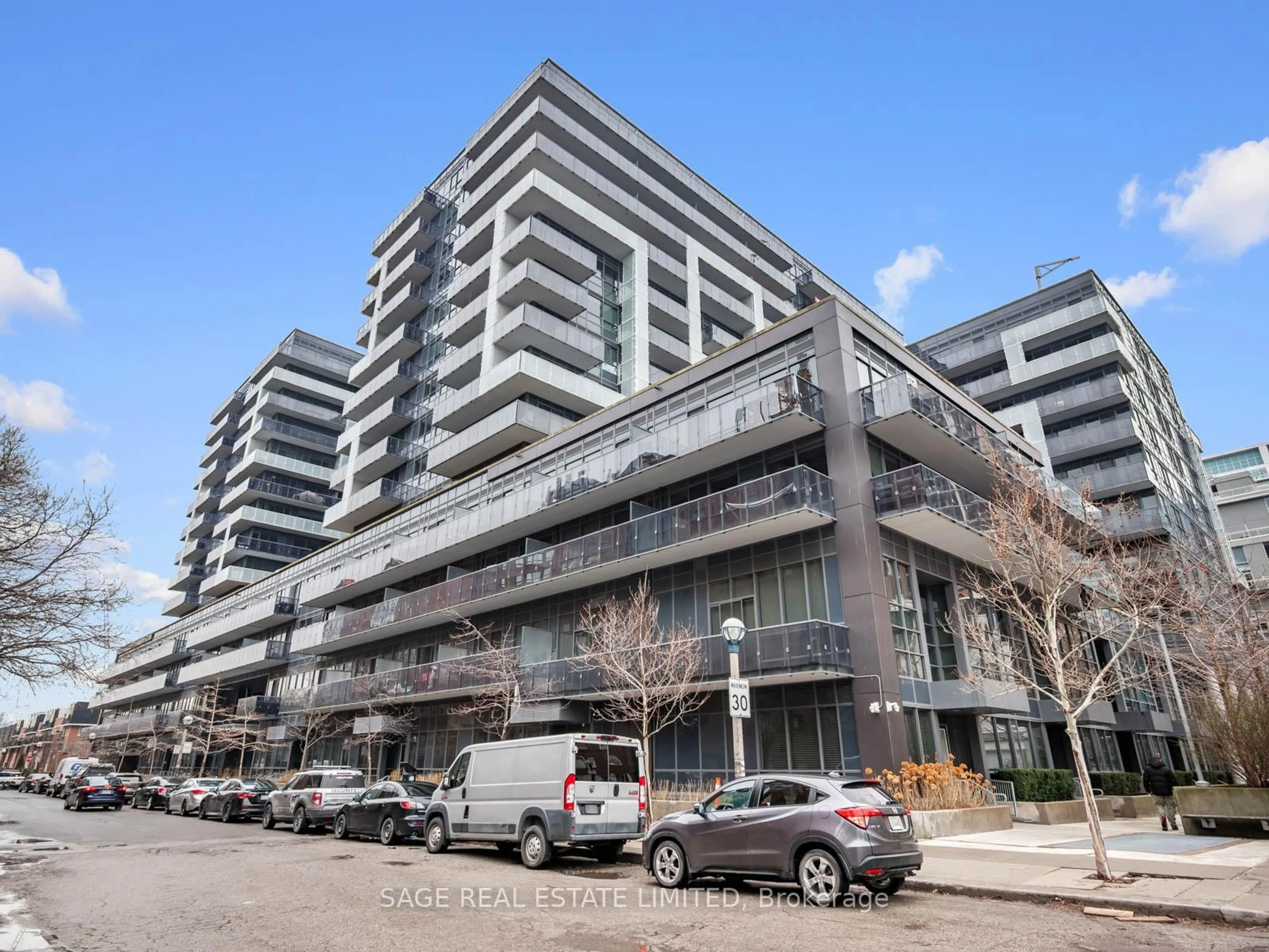 Indoor foyer for 1030 King St #233, Toronto Ontario M6K 0B4