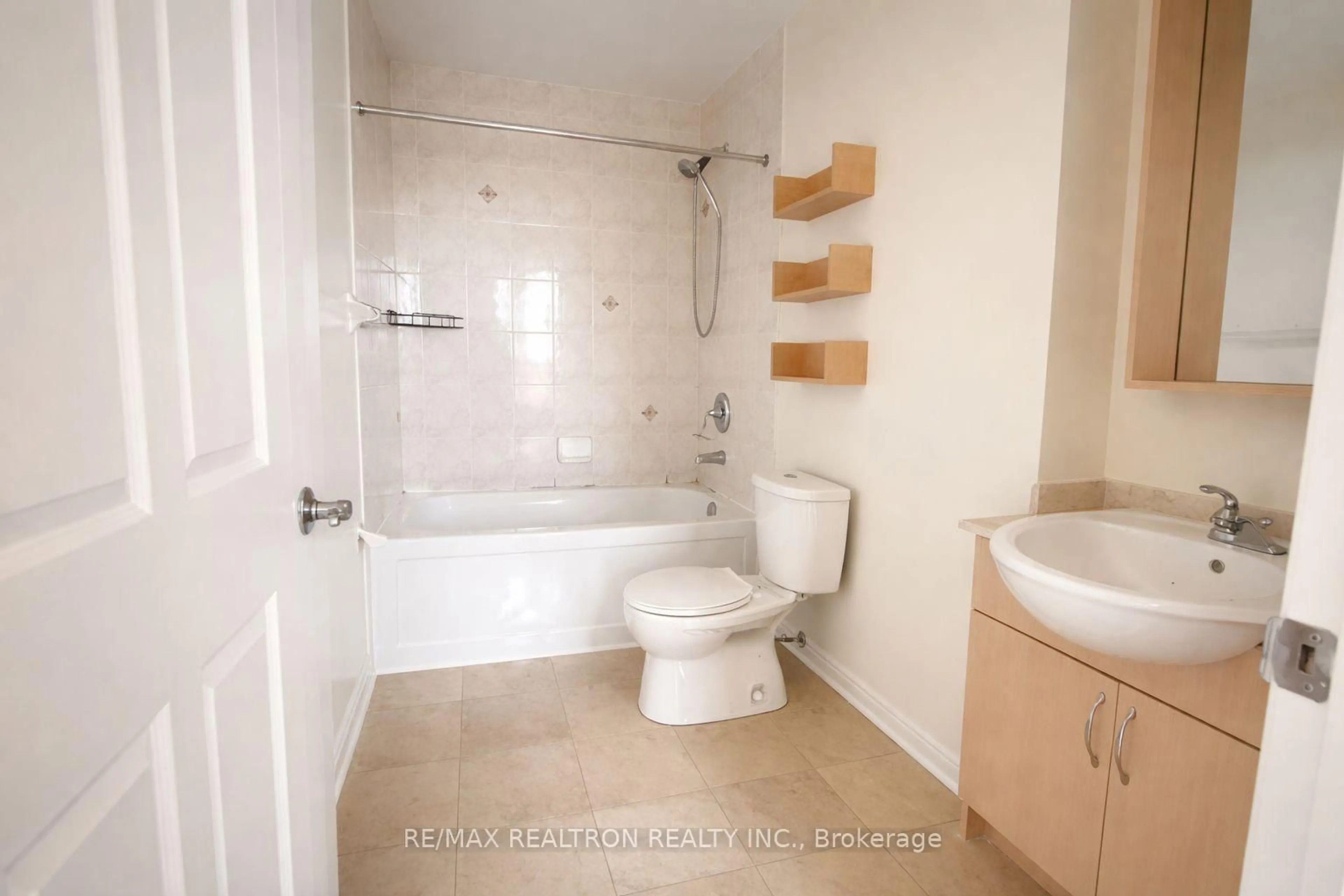 Standard bathroom, unknown for 18 Holmes Ave #1102, Toronto Ontario M2N 0E1