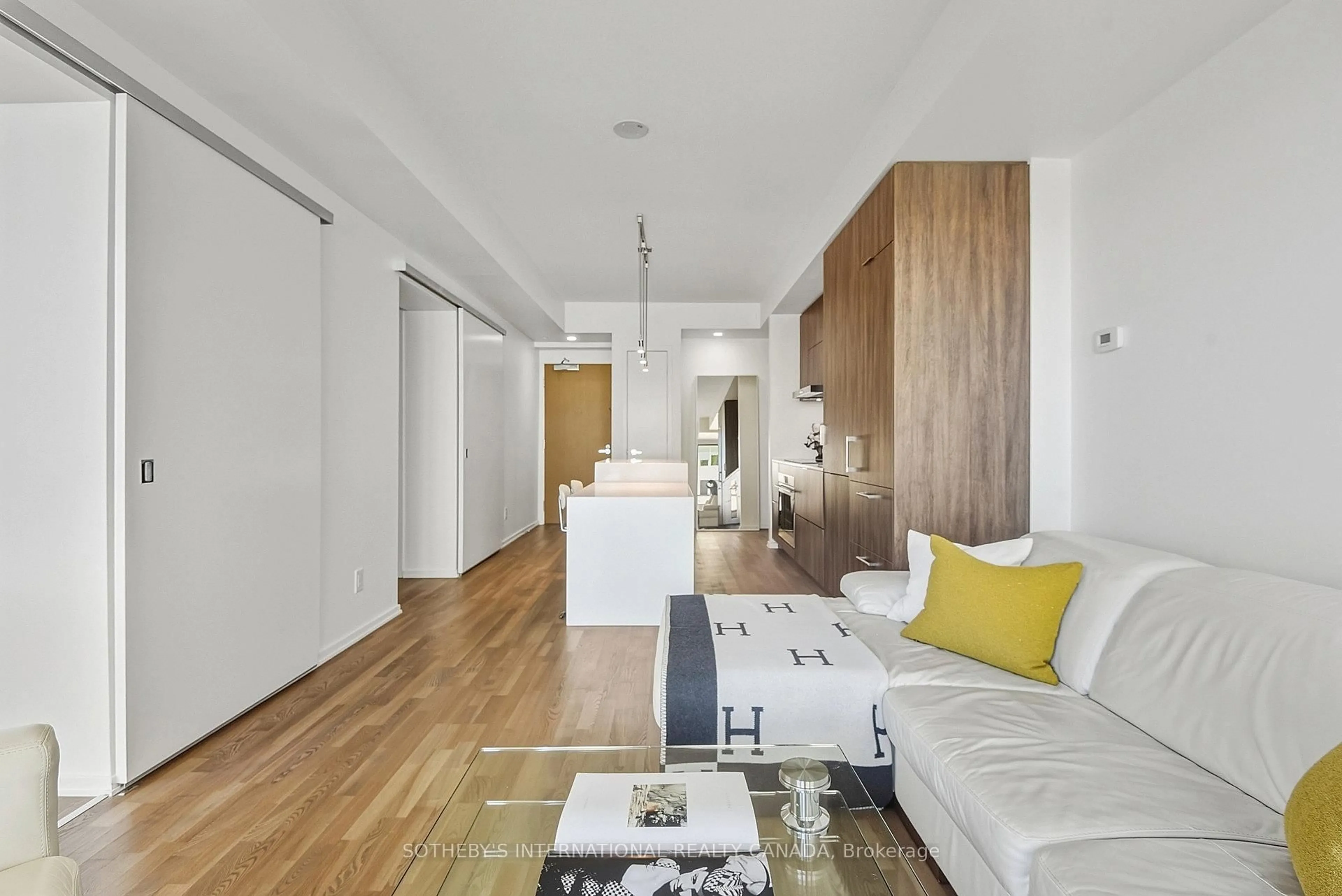 Living room with furniture, wood/laminate floor for 1 Bloor St #2712, Toronto Ontario M4W 0A8