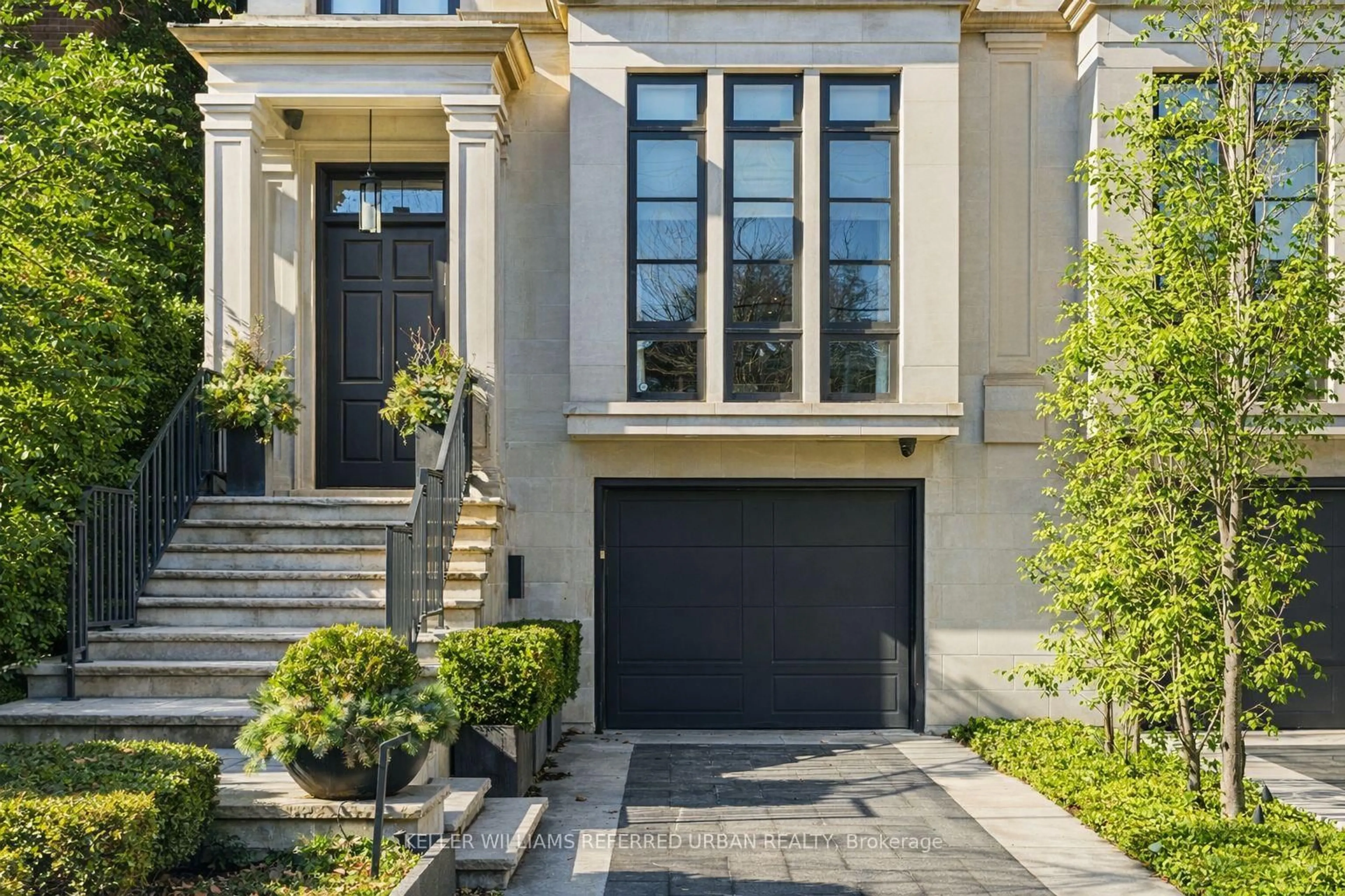 Unknown for 130 B Farnham Ave, Toronto Ontario M4V 1H4