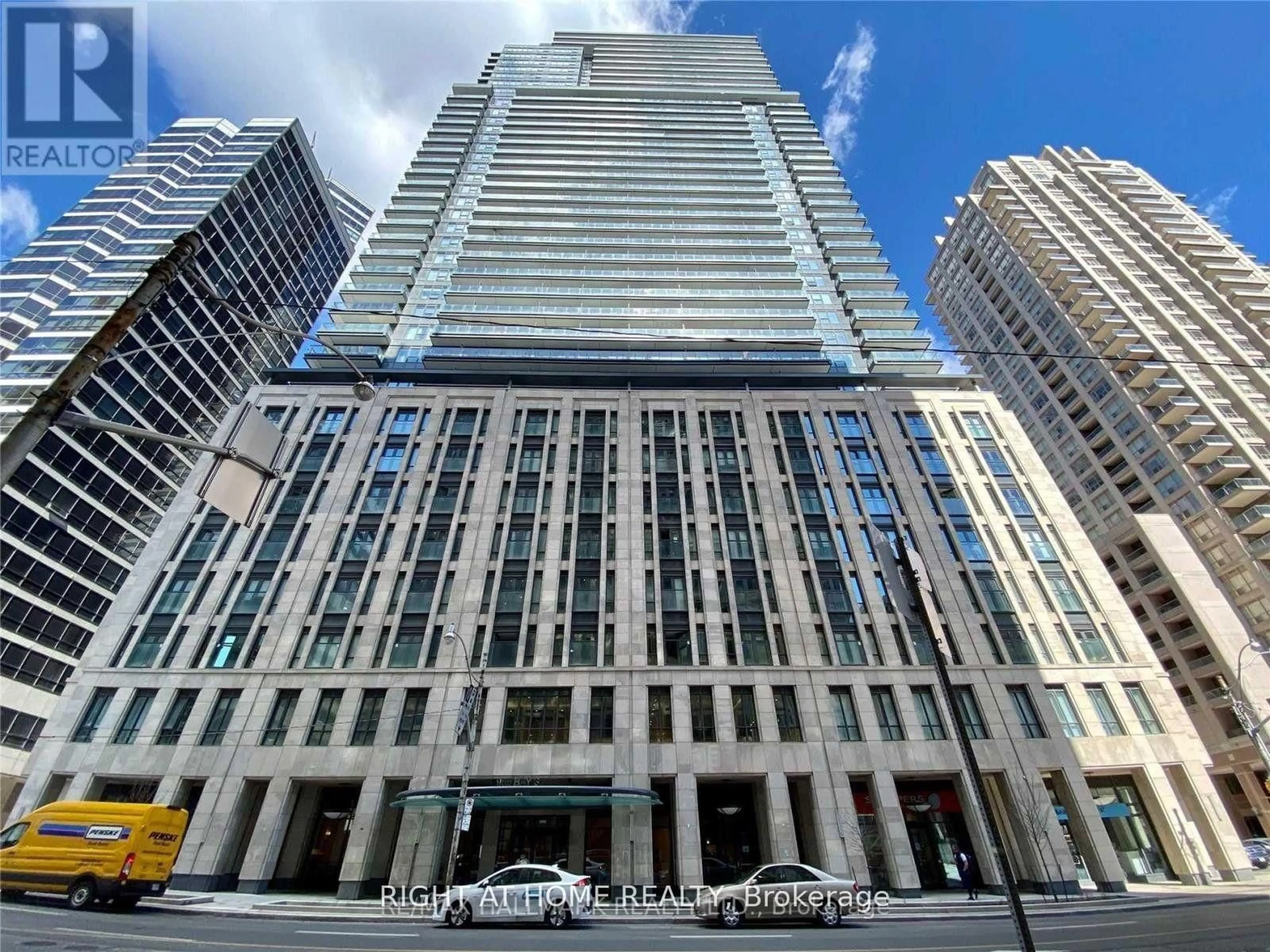 Indoor foyer for 955 Bay St #2404, Toronto Ontario M5S 0C6