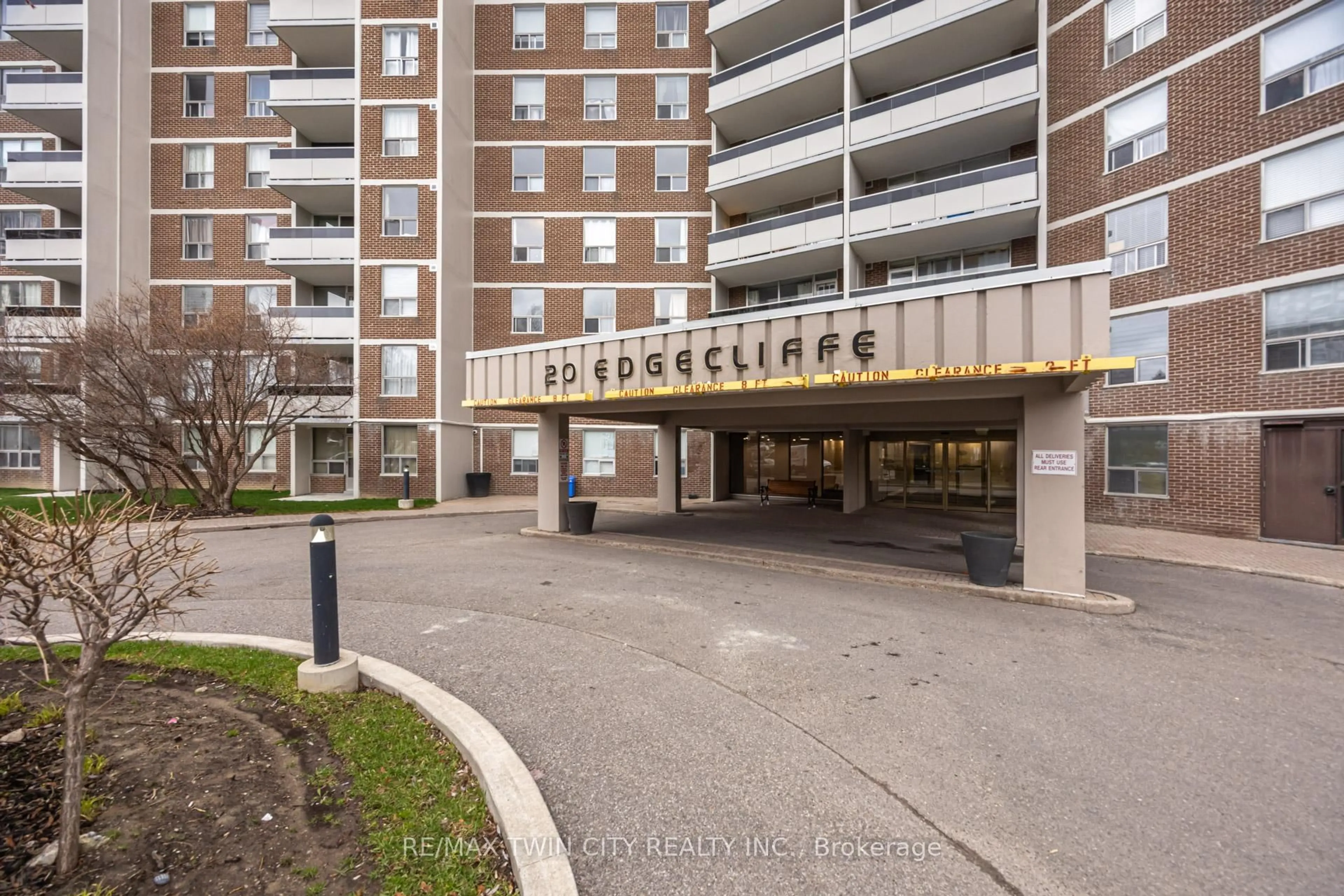 Indoor foyer for 20 Edgecliff Gfwy ##304, Toronto Ontario M3C 3A4