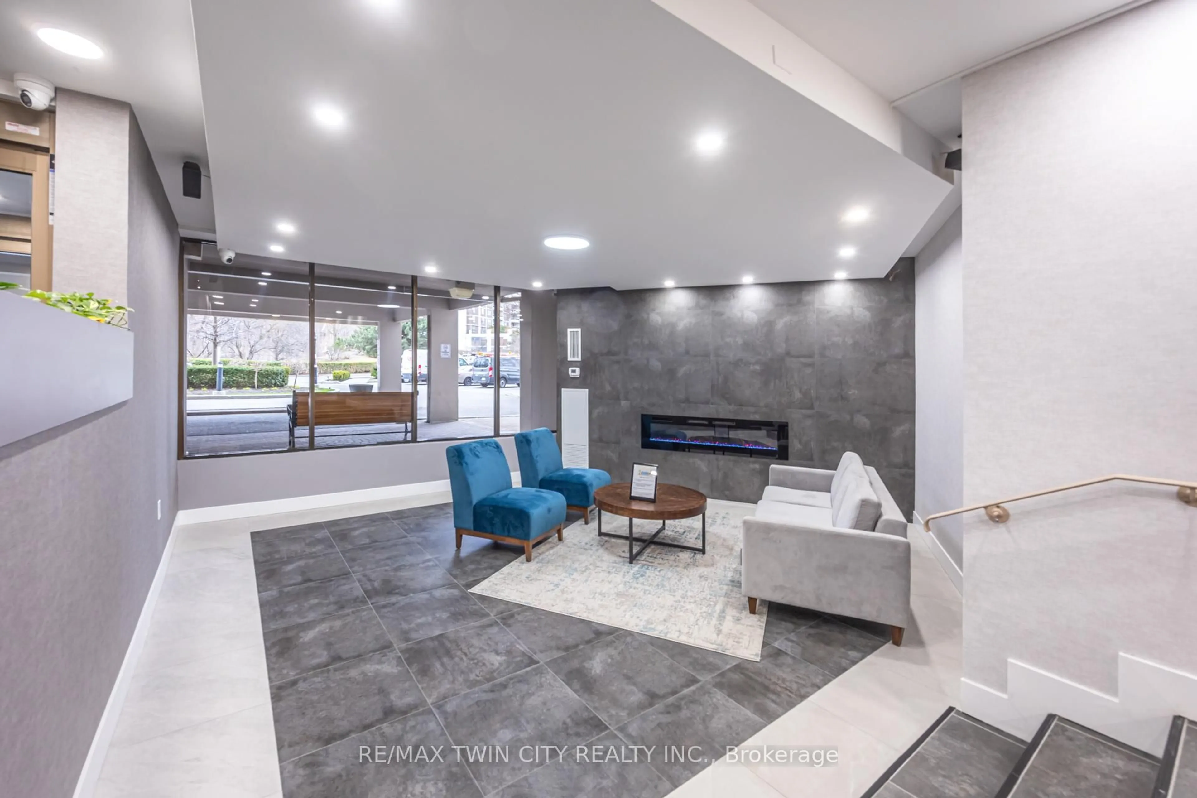 Lobby for 20 Edgecliff Gfwy ##304, Toronto Ontario M3C 3A4