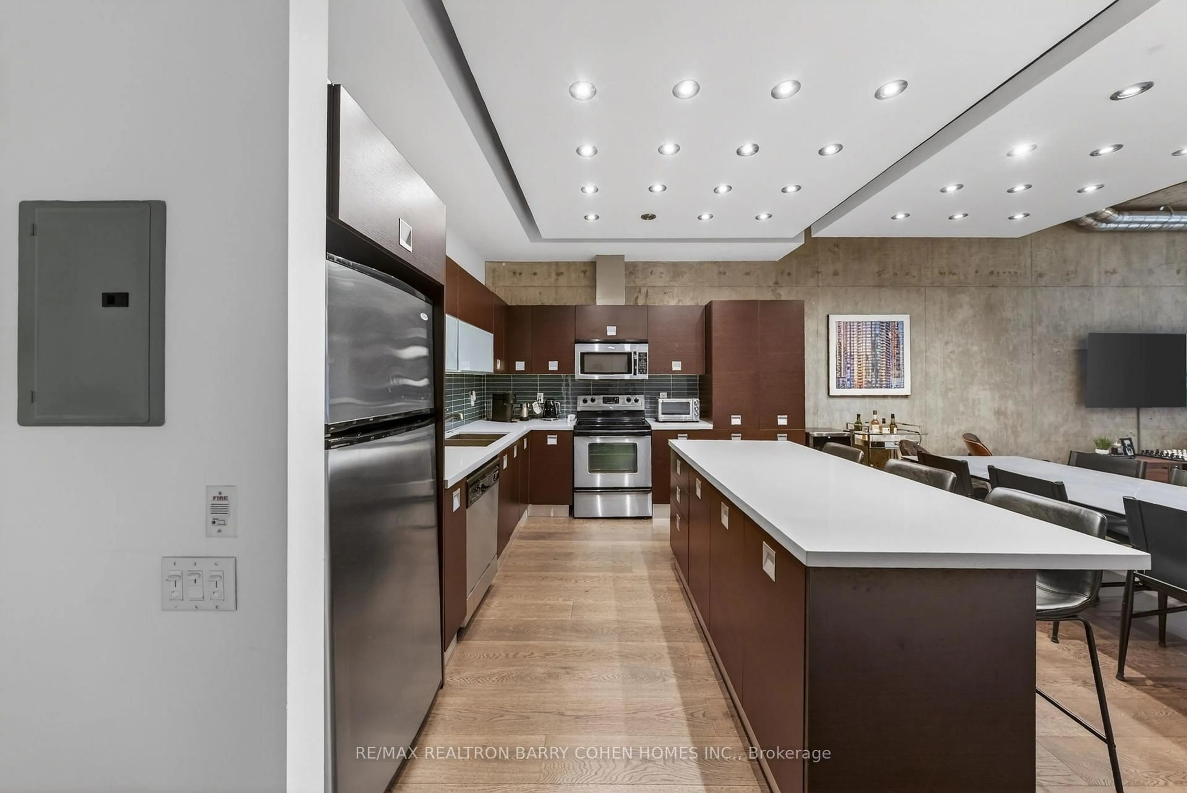 Contemporary kitchen, ceramic/tile floor for 10 Morrison St #Th4, Toronto Ontario M5V 2T8