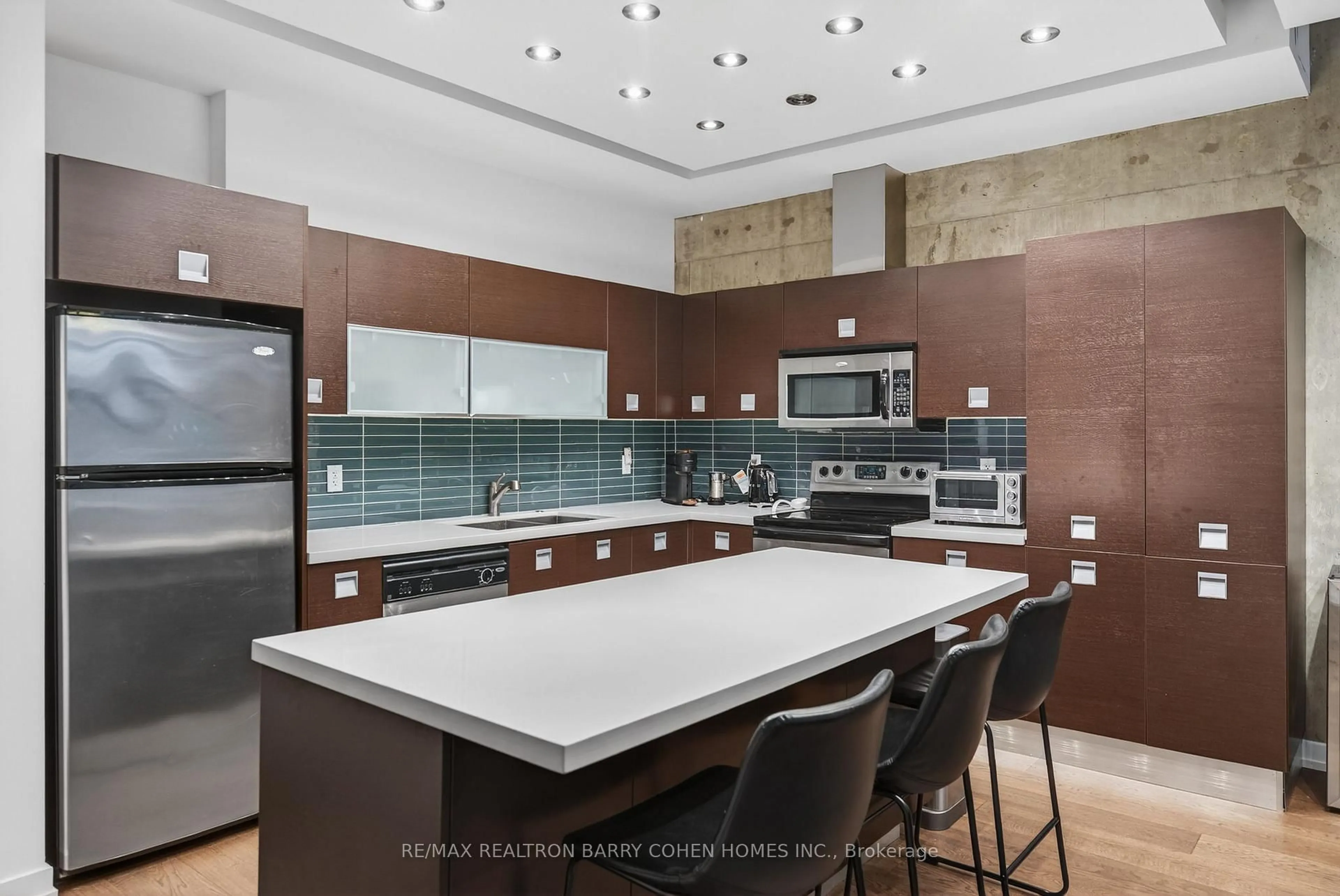 Contemporary kitchen, ceramic/tile floor for 10 Morrison St #Th4, Toronto Ontario M5V 2T8
