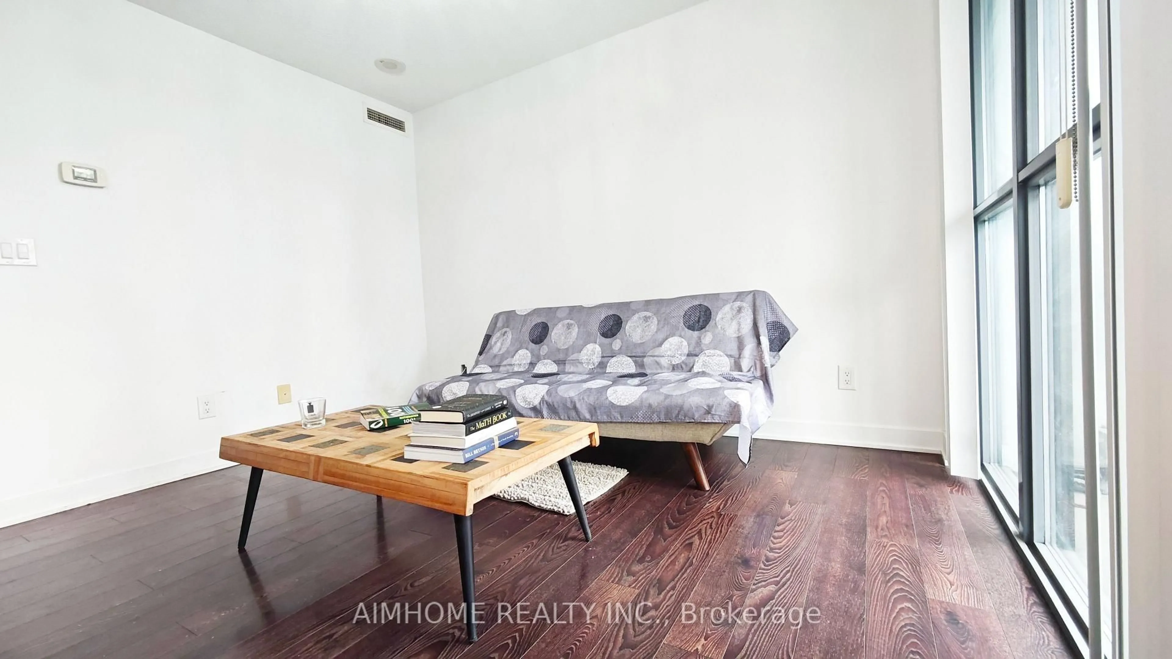 A pic of a room for 110 Charles St #1510, Toronto Ontario M4Y 1T5