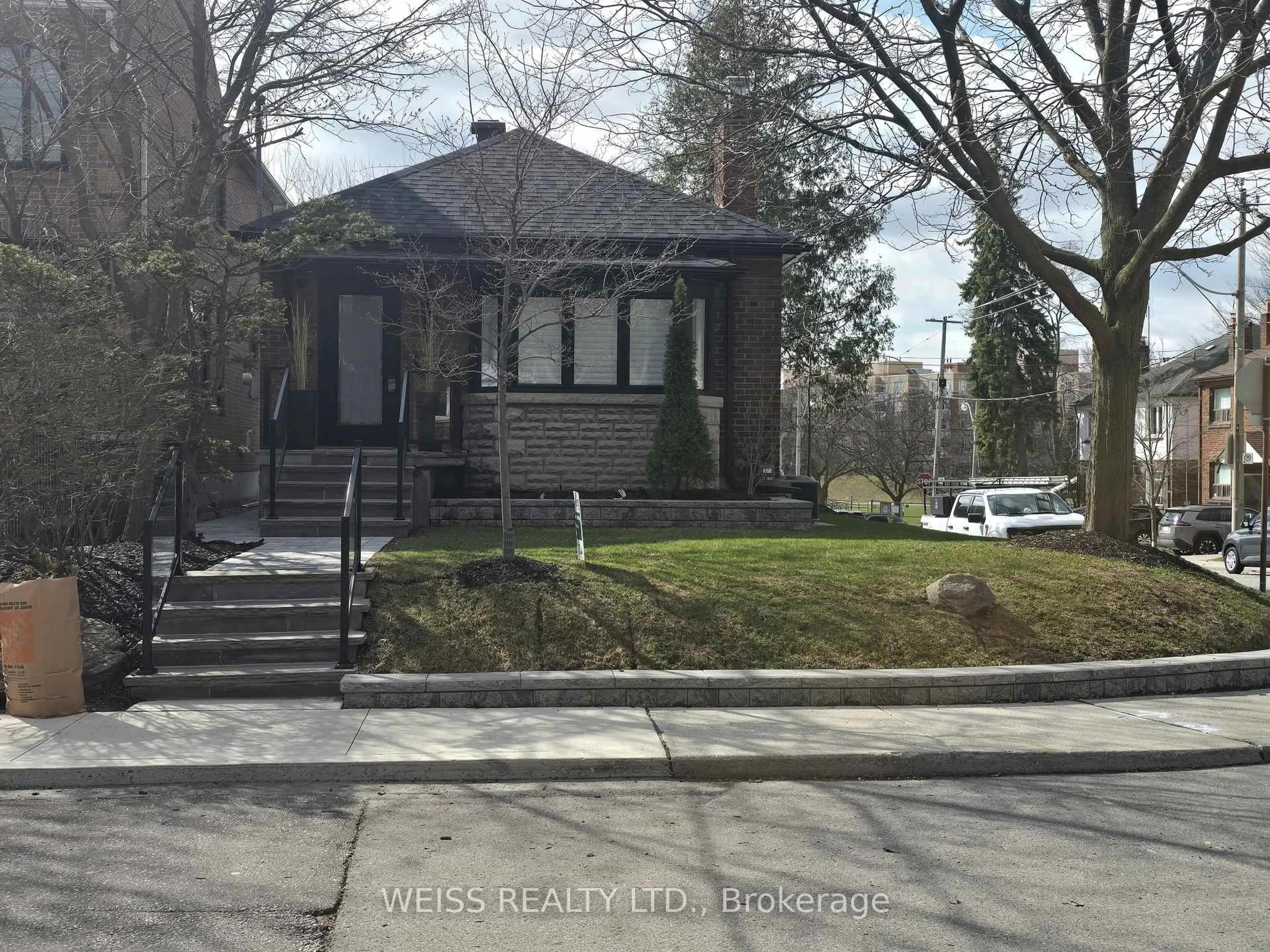Unknown for 199 Glengarry Ave, Toronto Ontario M5M 1E1