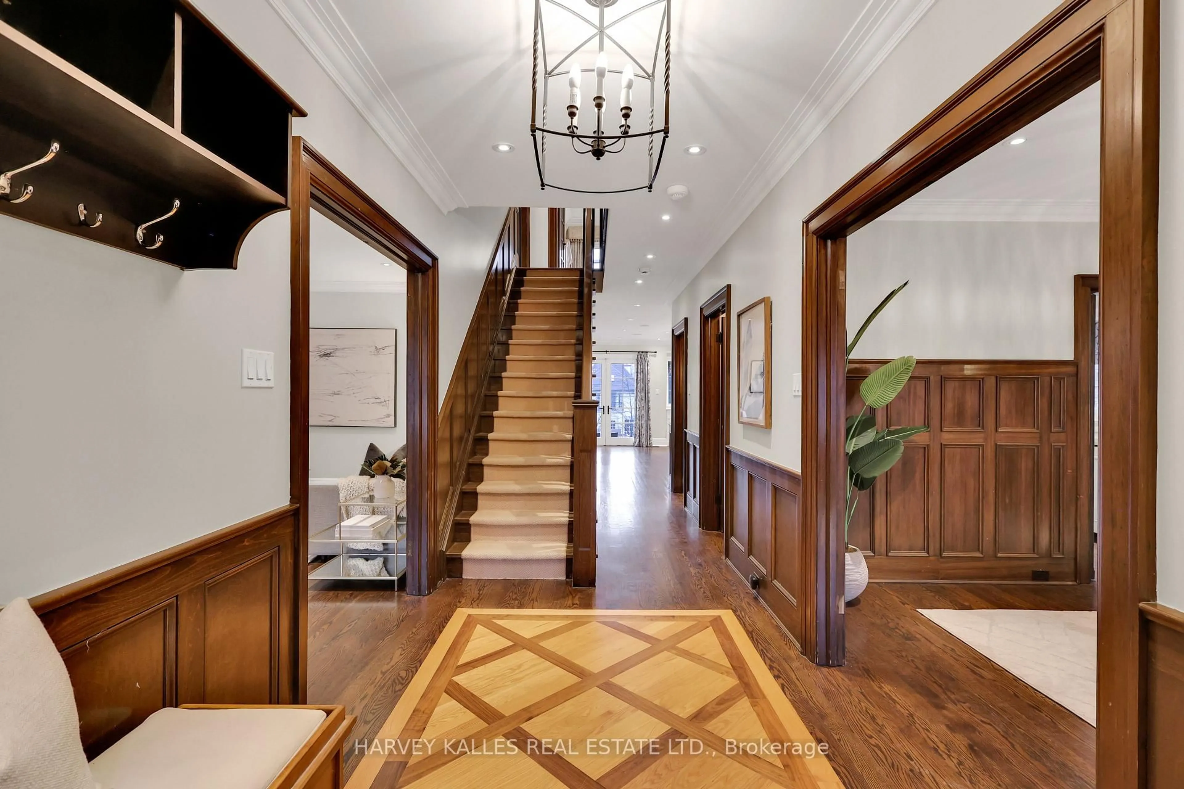 Indoor entryway for 12 Killarney Rd, Toronto Ontario M5P 1L8