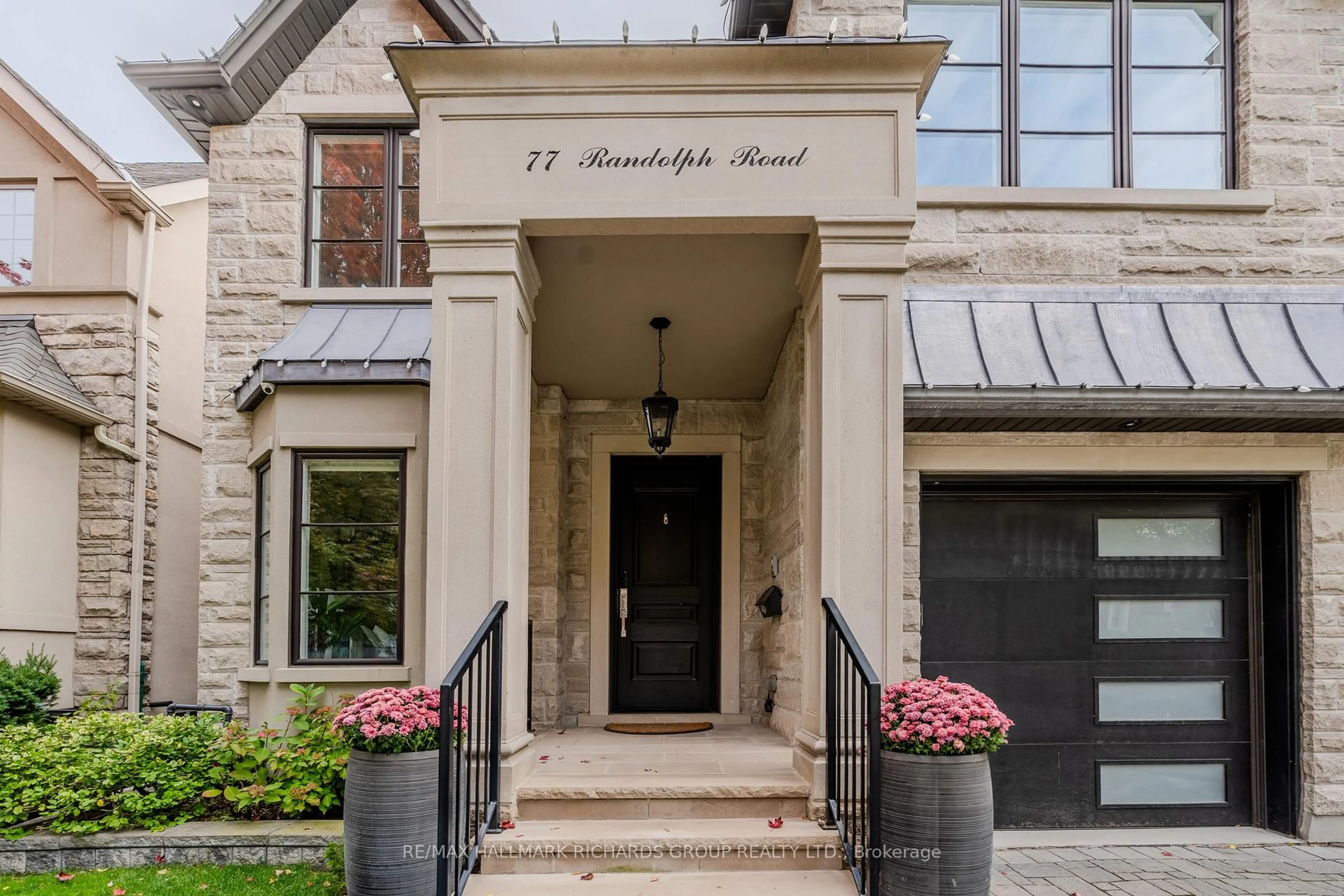 Indoor entryway for 77 Randolph Rd, Toronto Ontario M4G 3S1