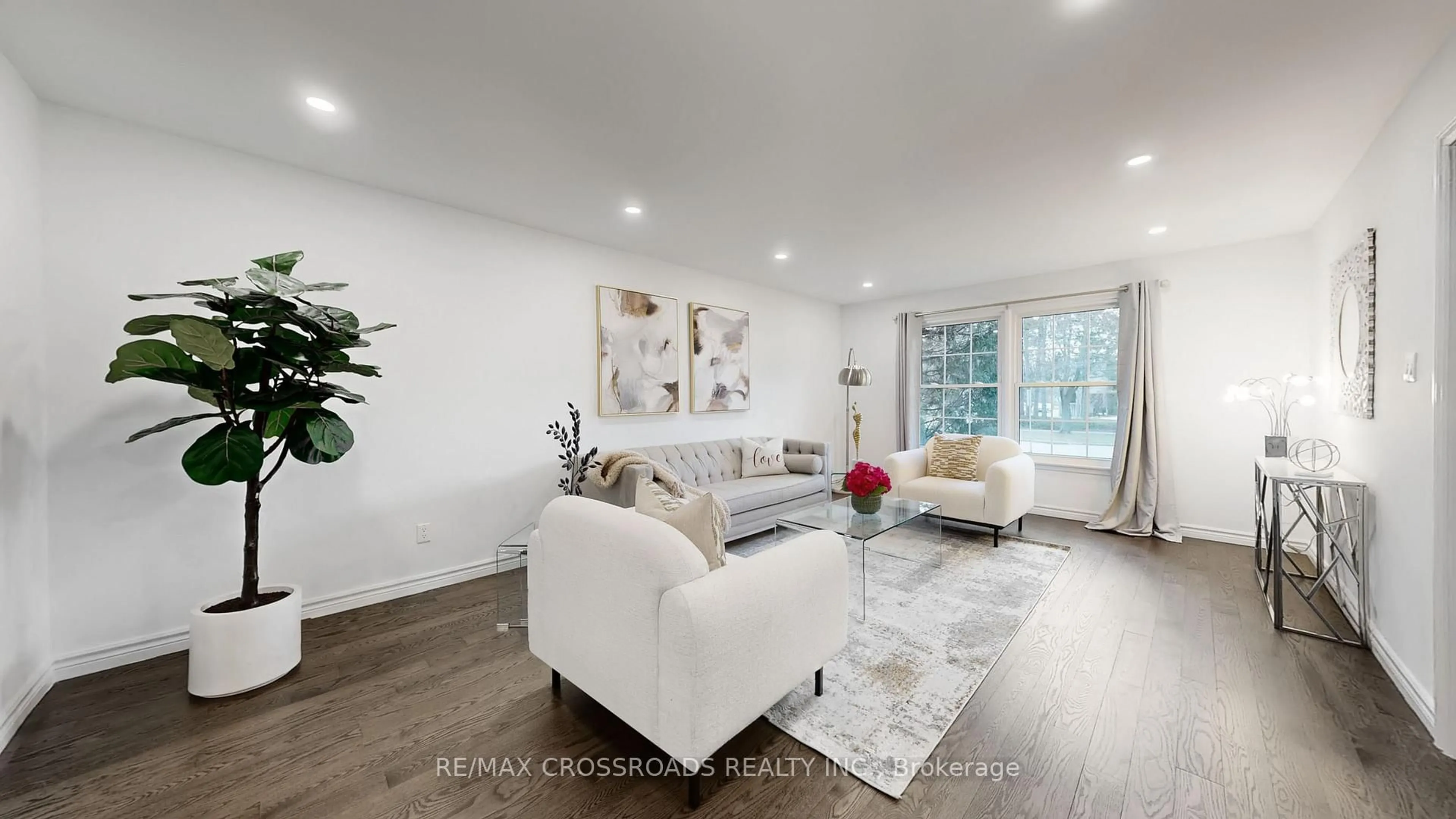 Living room with furniture, wood/laminate floor for 349 Banbury Rd, Toronto Ontario M2L 2V2