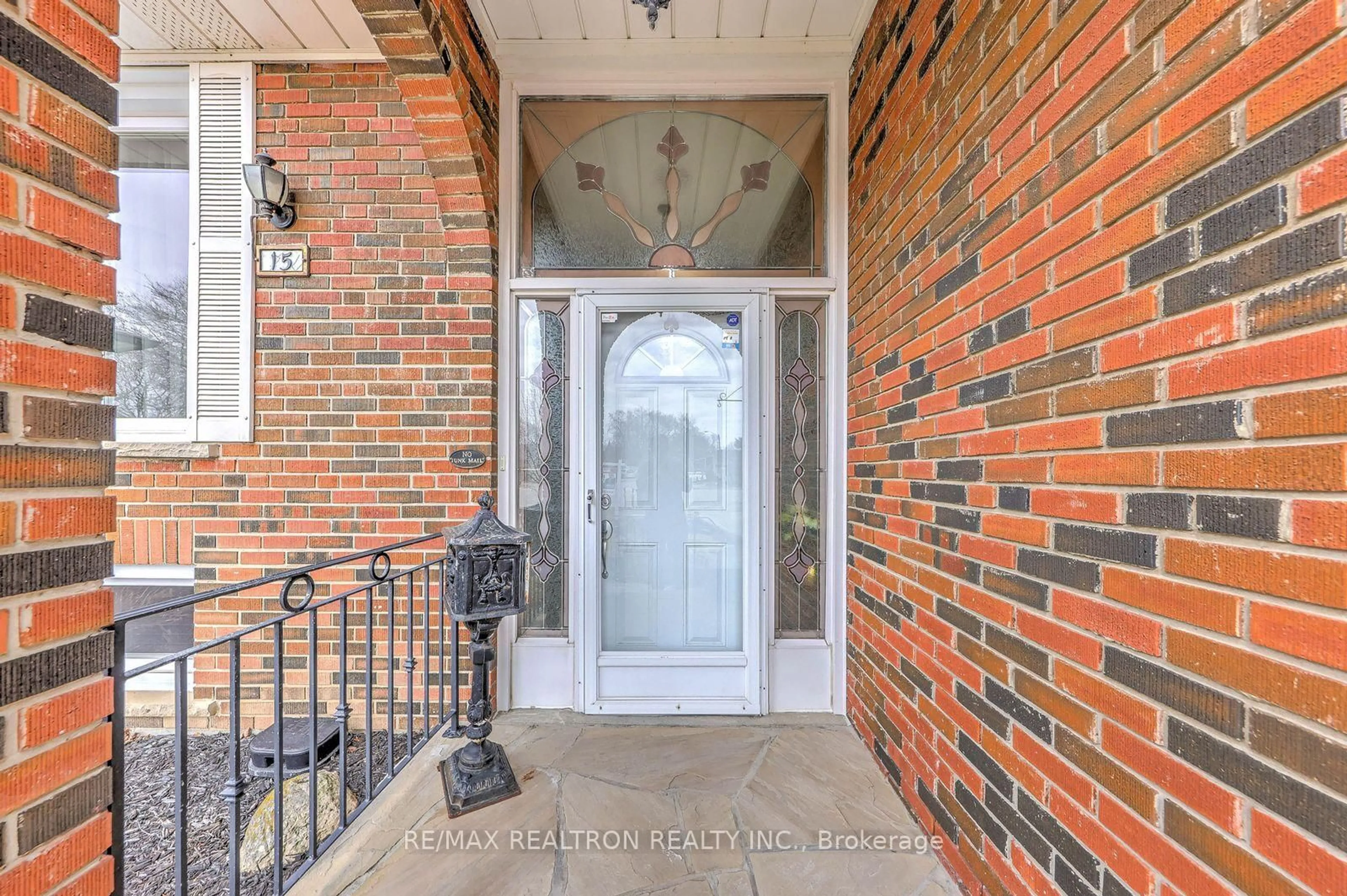 Indoor entryway for 15 Willimart Crt, Toronto Ontario M2M 1G5