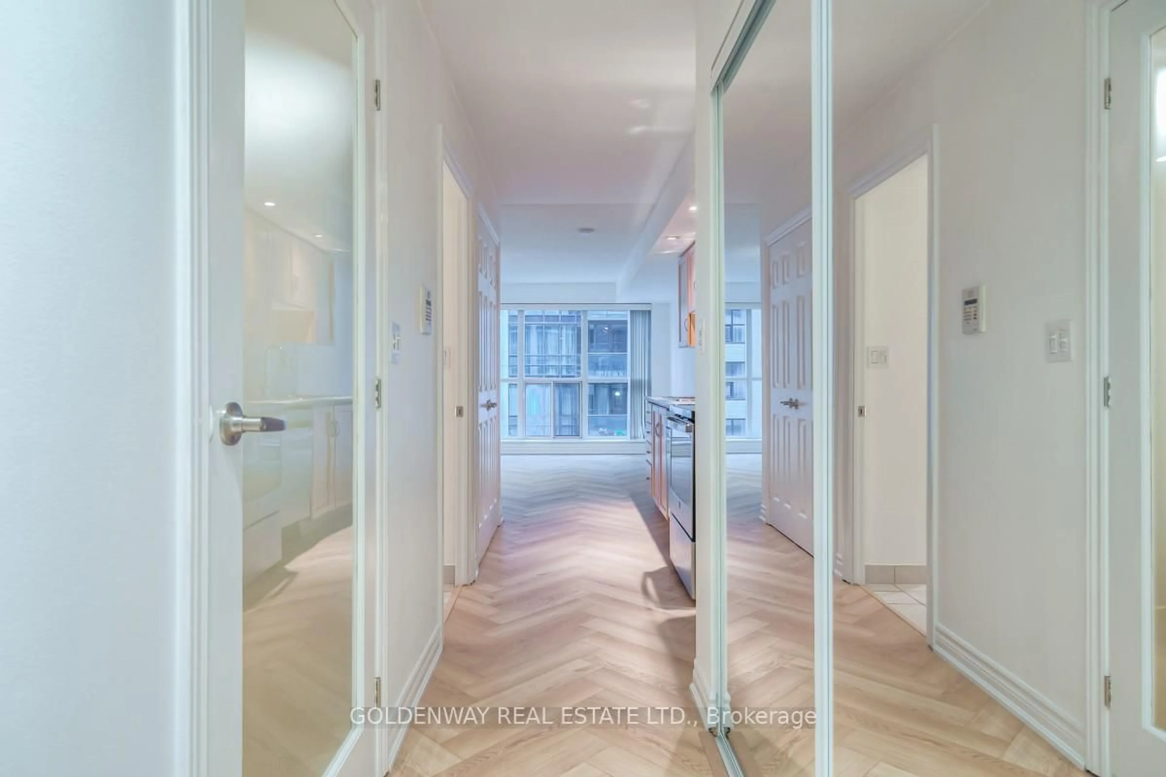Indoor foyer for 270 Wellington St #708, Toronto Ontario M5V 3P5