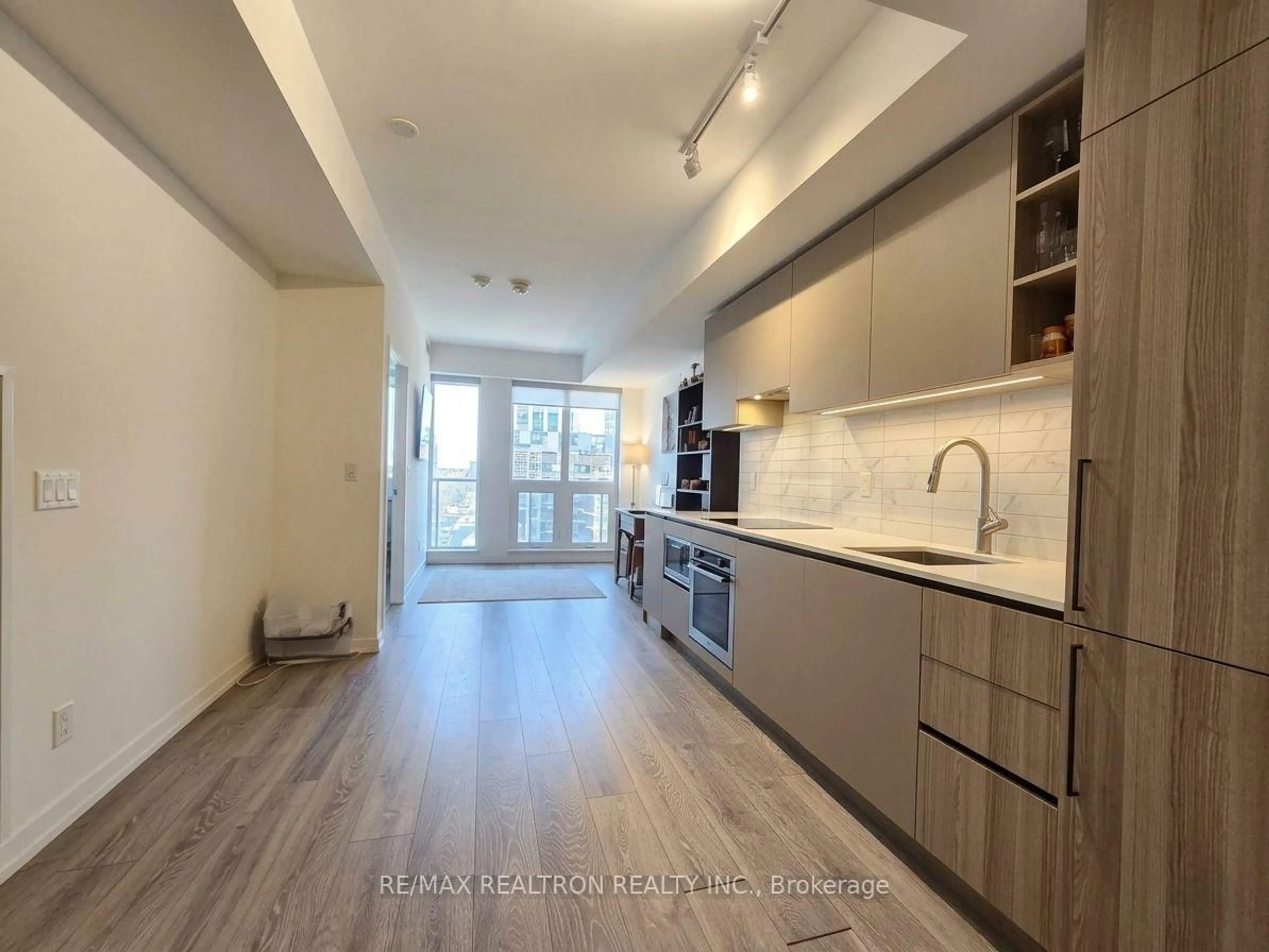 Open concept kitchen, wood/laminate floor for 55 Mercer St #1212, Toronto Ontario M5V 3W2