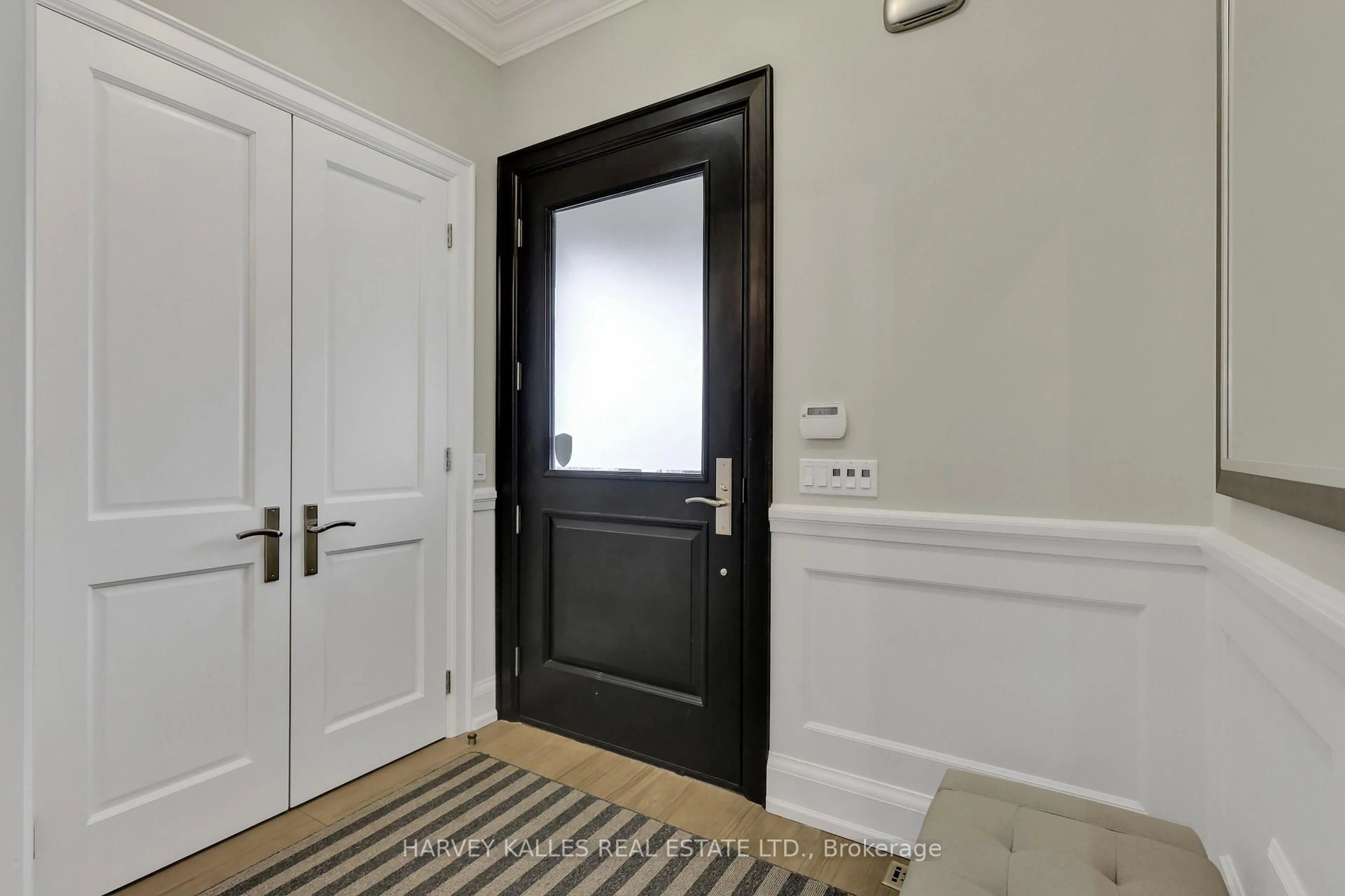 Indoor entryway for 188 Snowdon Ave, Toronto Ontario M4N 2B2