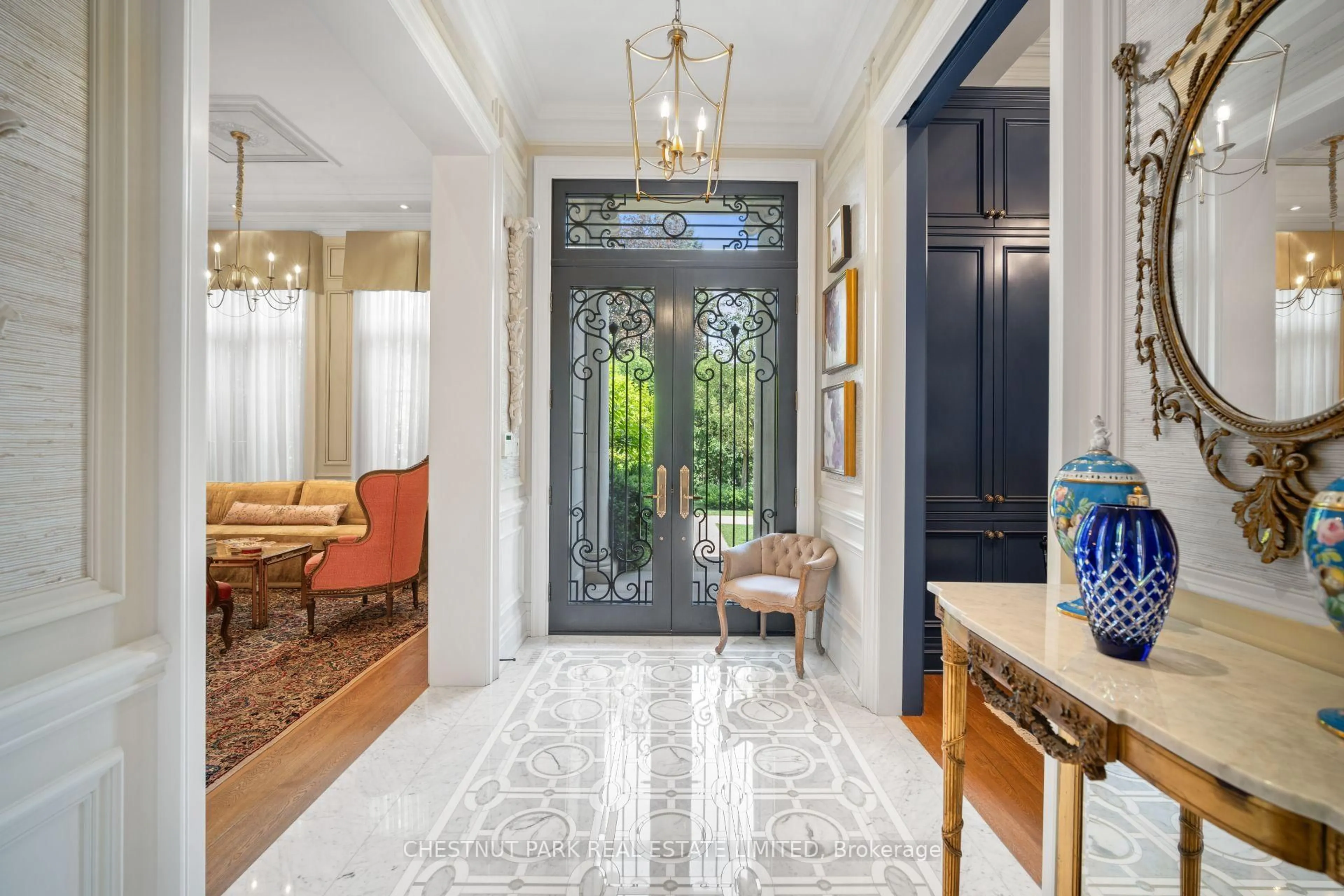 Indoor entryway for 14 Banbury Rd, Toronto Ontario M3B 2K4