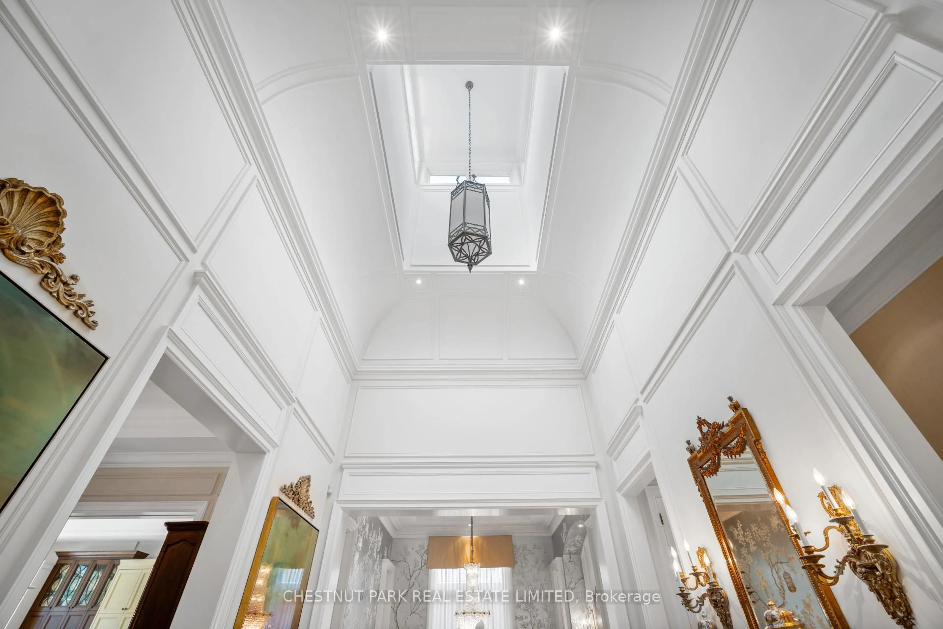 Indoor foyer for 14 Banbury Rd, Toronto Ontario M3B 2K4