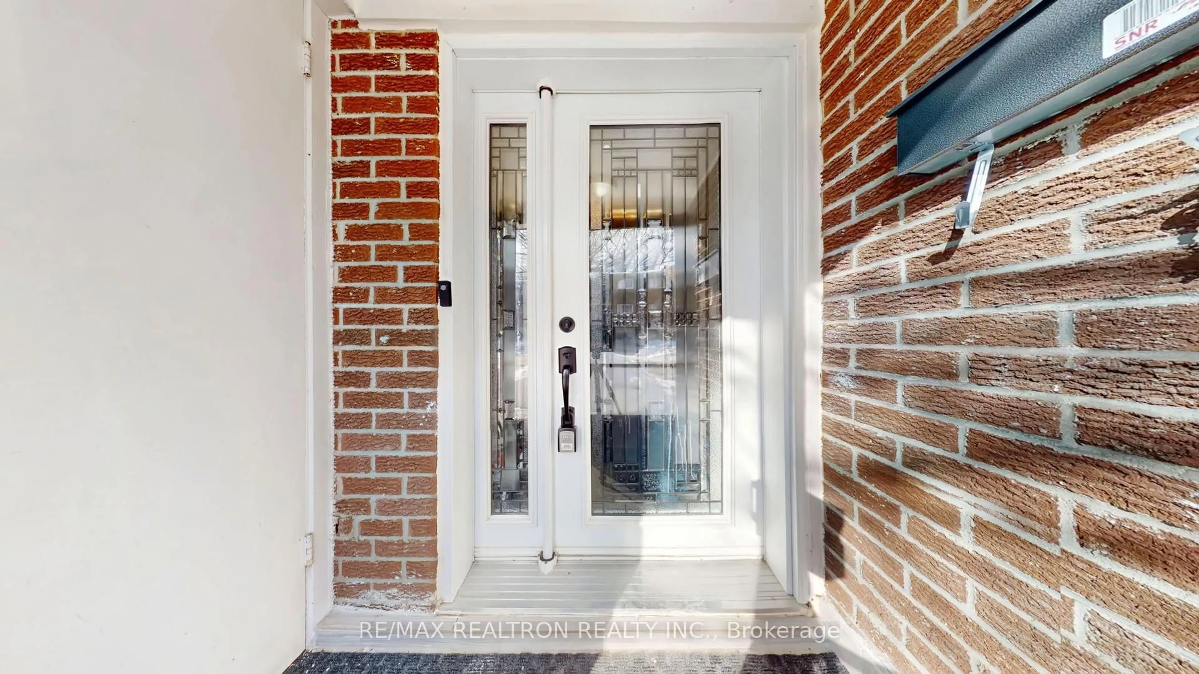 Indoor entryway for 8 Windy Gfwy, Toronto Ontario M3C 3A7