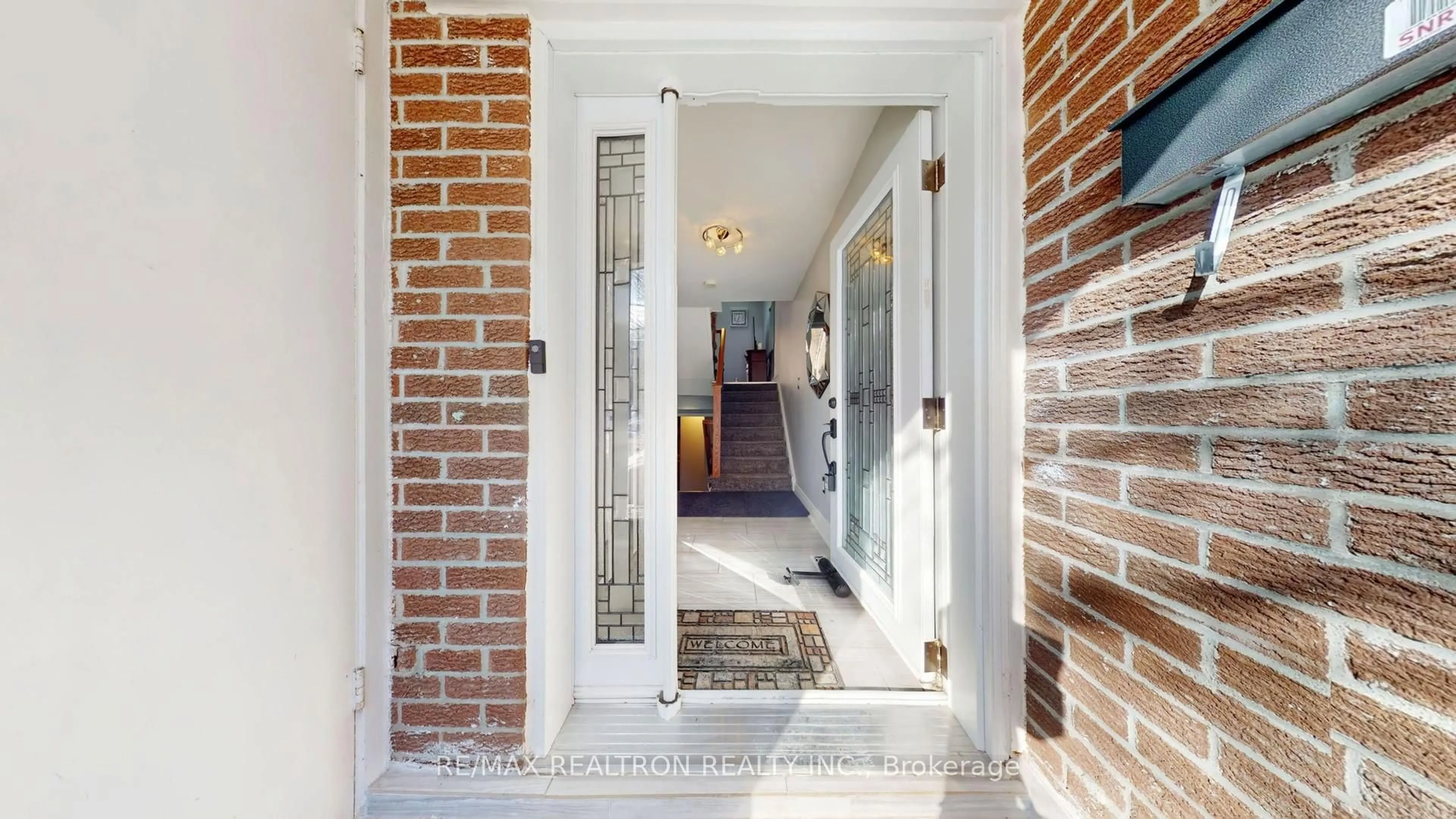 Indoor entryway for 8 Windy Gfwy, Toronto Ontario M3C 3A7