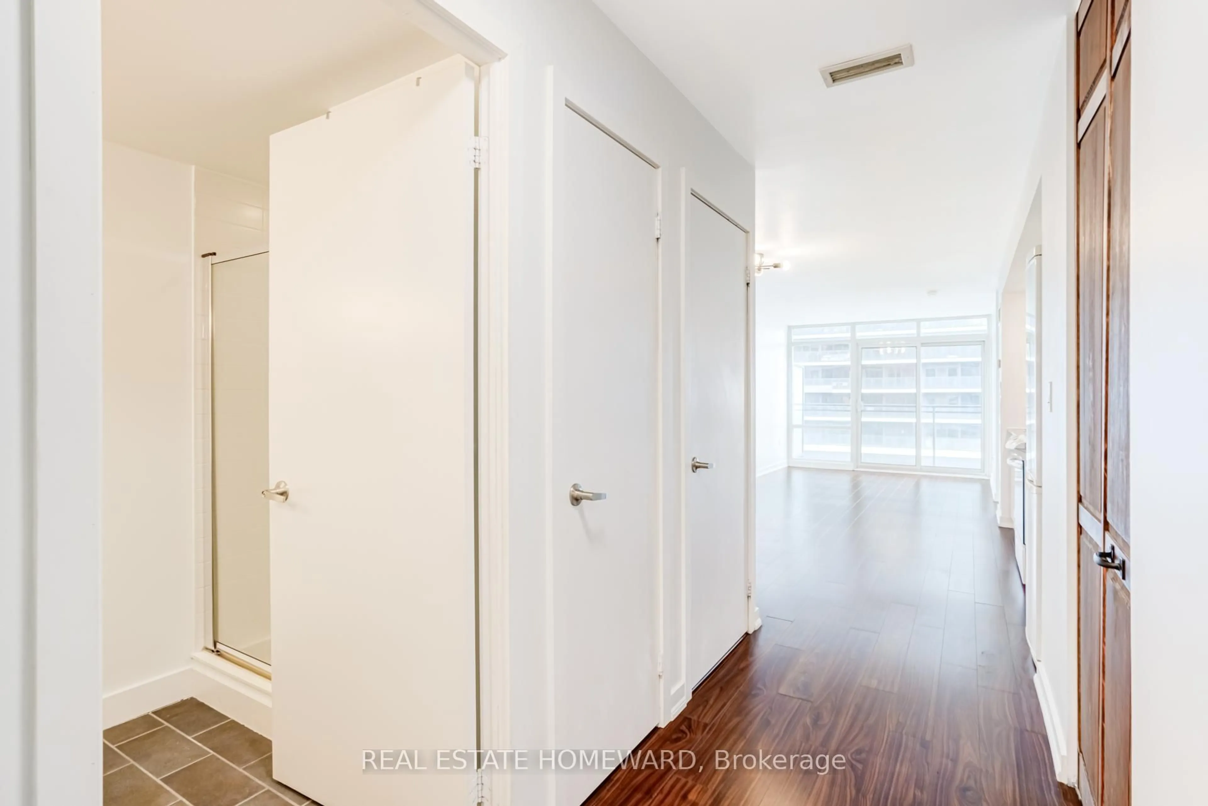 Indoor entryway for 4K Spadina Ave #1916, Toronto Ontario M5V 3Z2