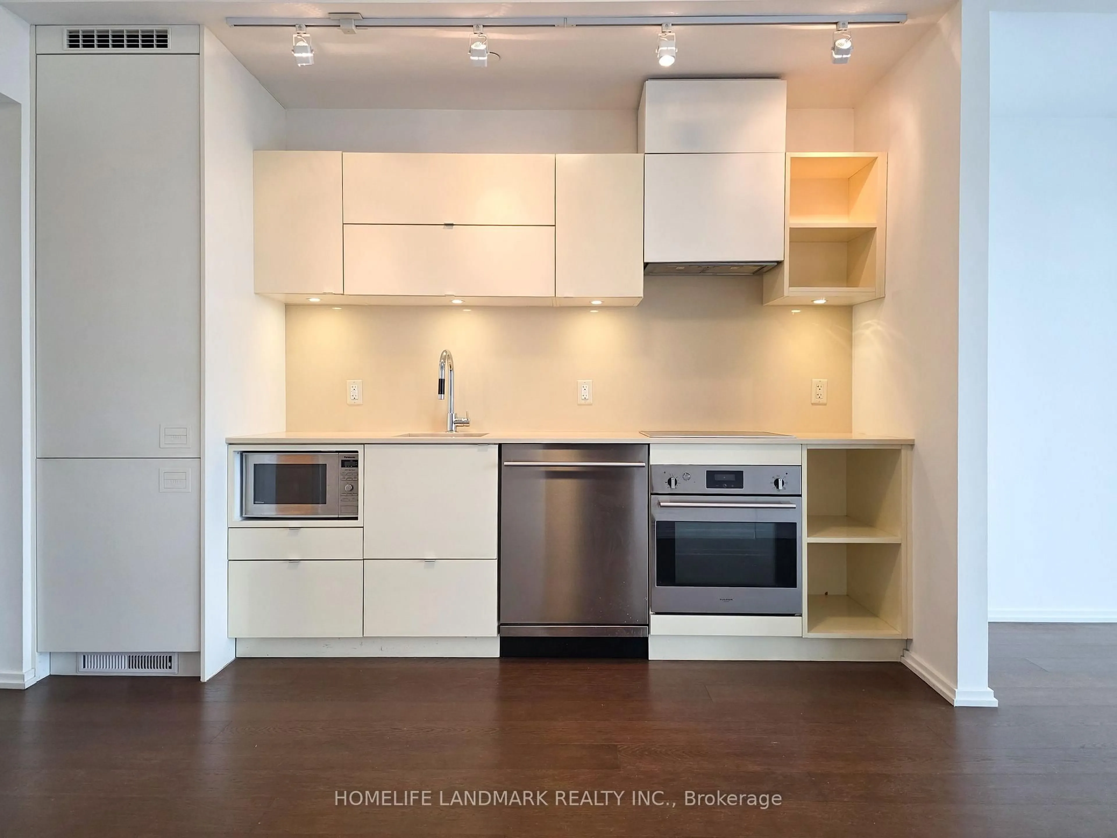 Unknown for 125 Peter St #3406, Toronto Ontario M5V 0M2