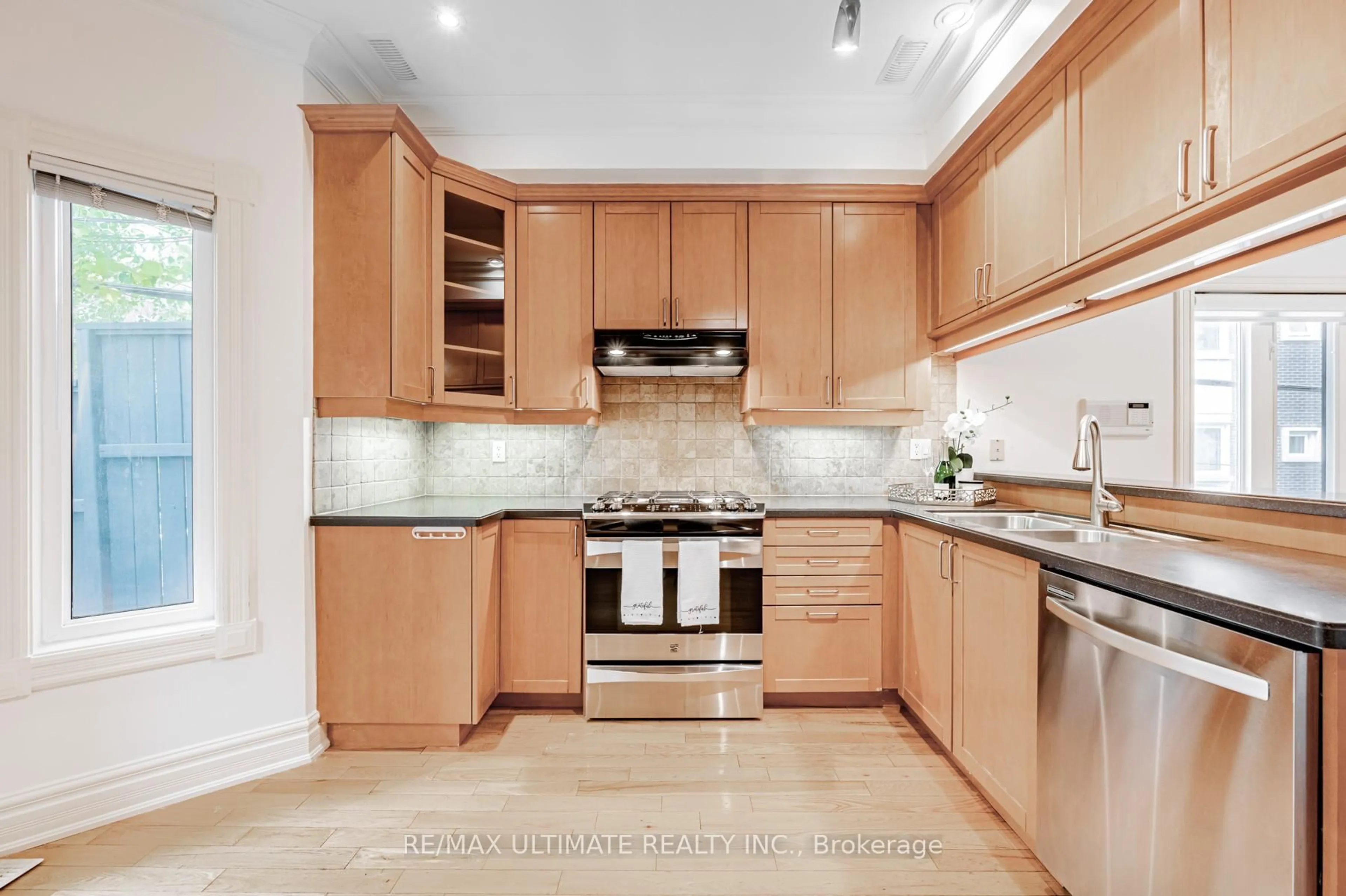 Contemporary kitchen, unknown for 23 Annex Lane, Toronto Ontario M5R 3V2