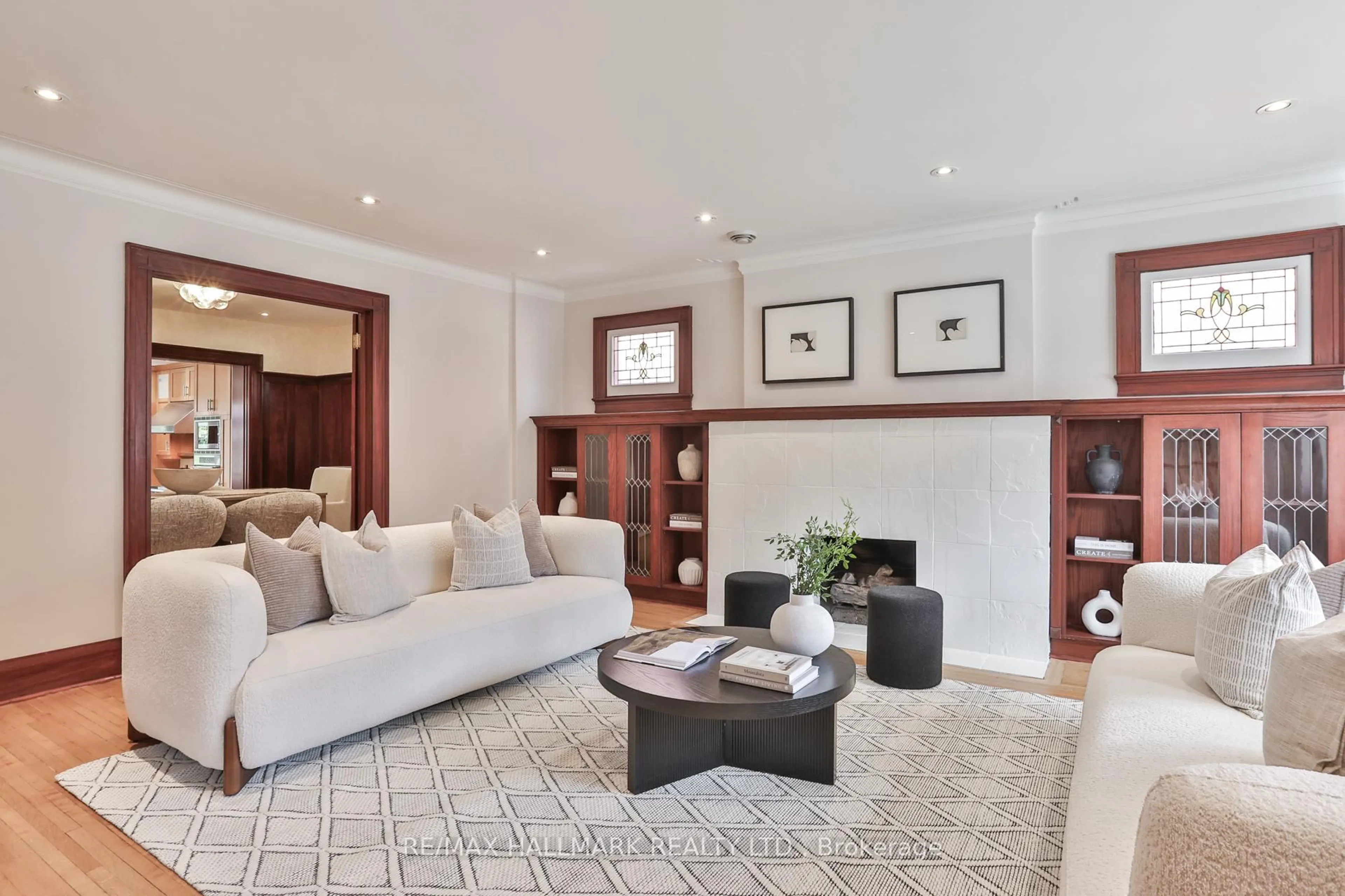 Living room with furniture, unknown for 30 Oswald Cres, Toronto Ontario M4S 2H6