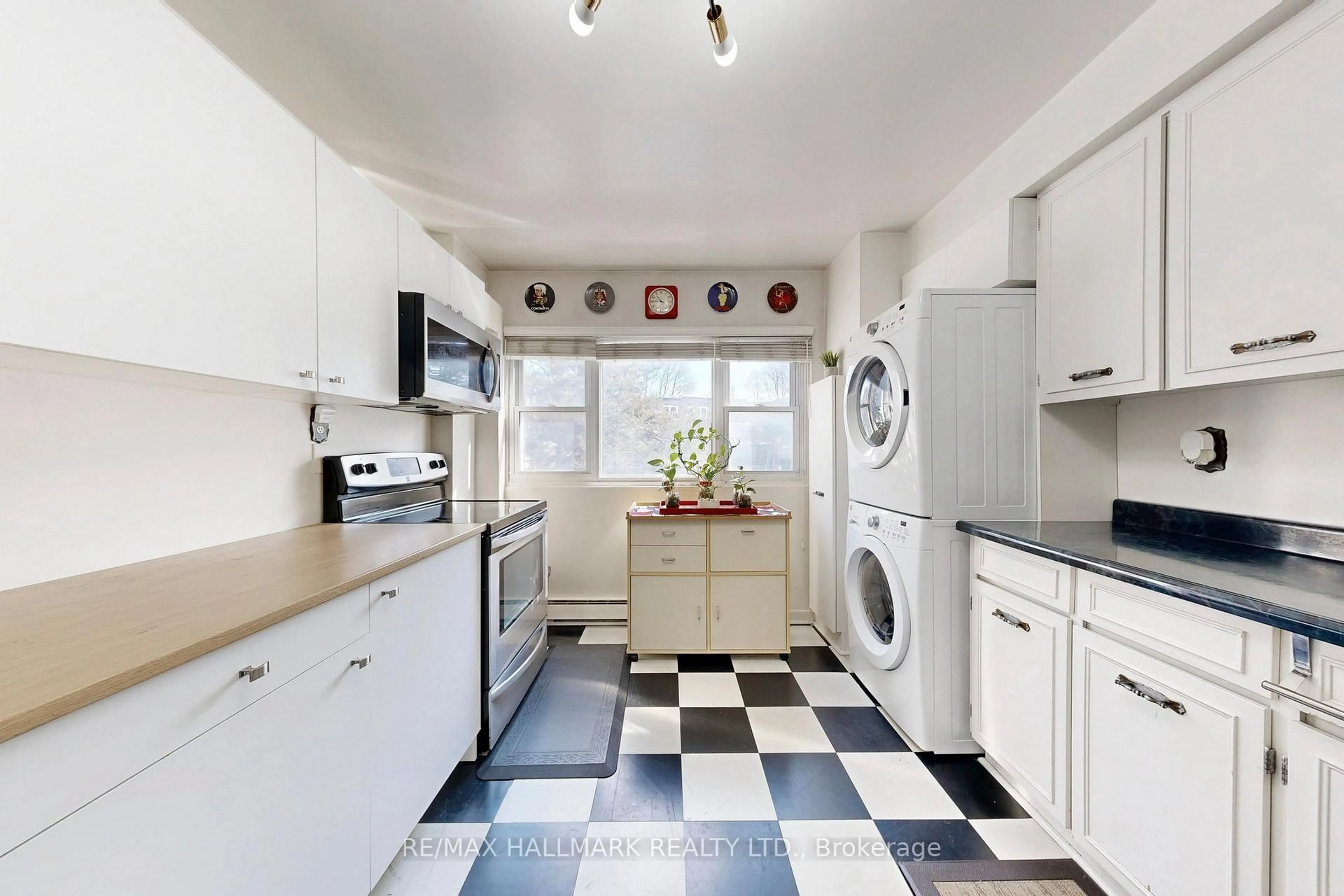 Kitchen with laundary machines, ceramic/tile floor for 25 Candy Court Way, Toronto Ontario M2R 2Y7