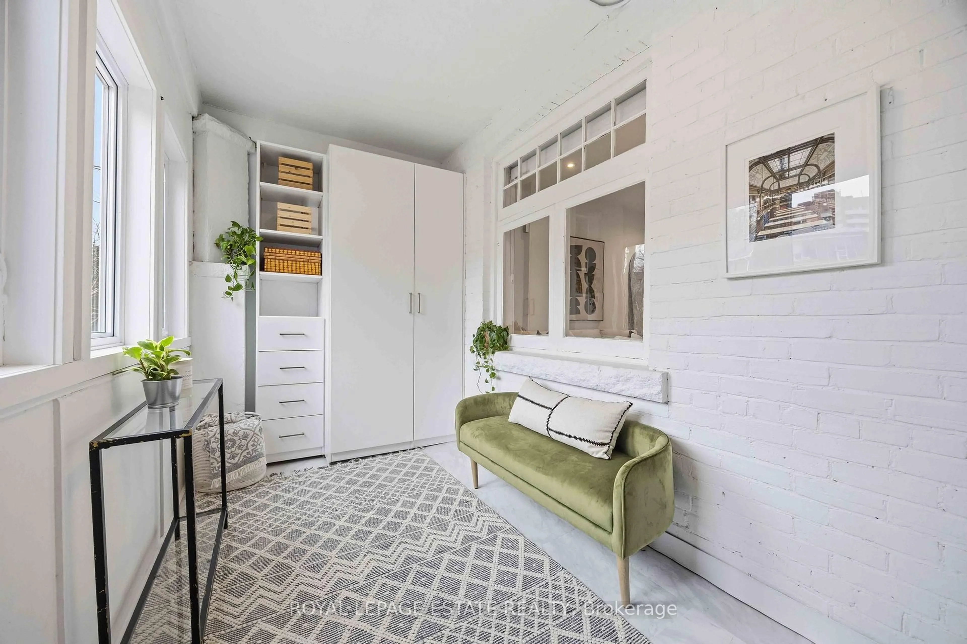 Indoor entryway for 38 Kenwood Ave, Toronto Ontario M6C 2R9